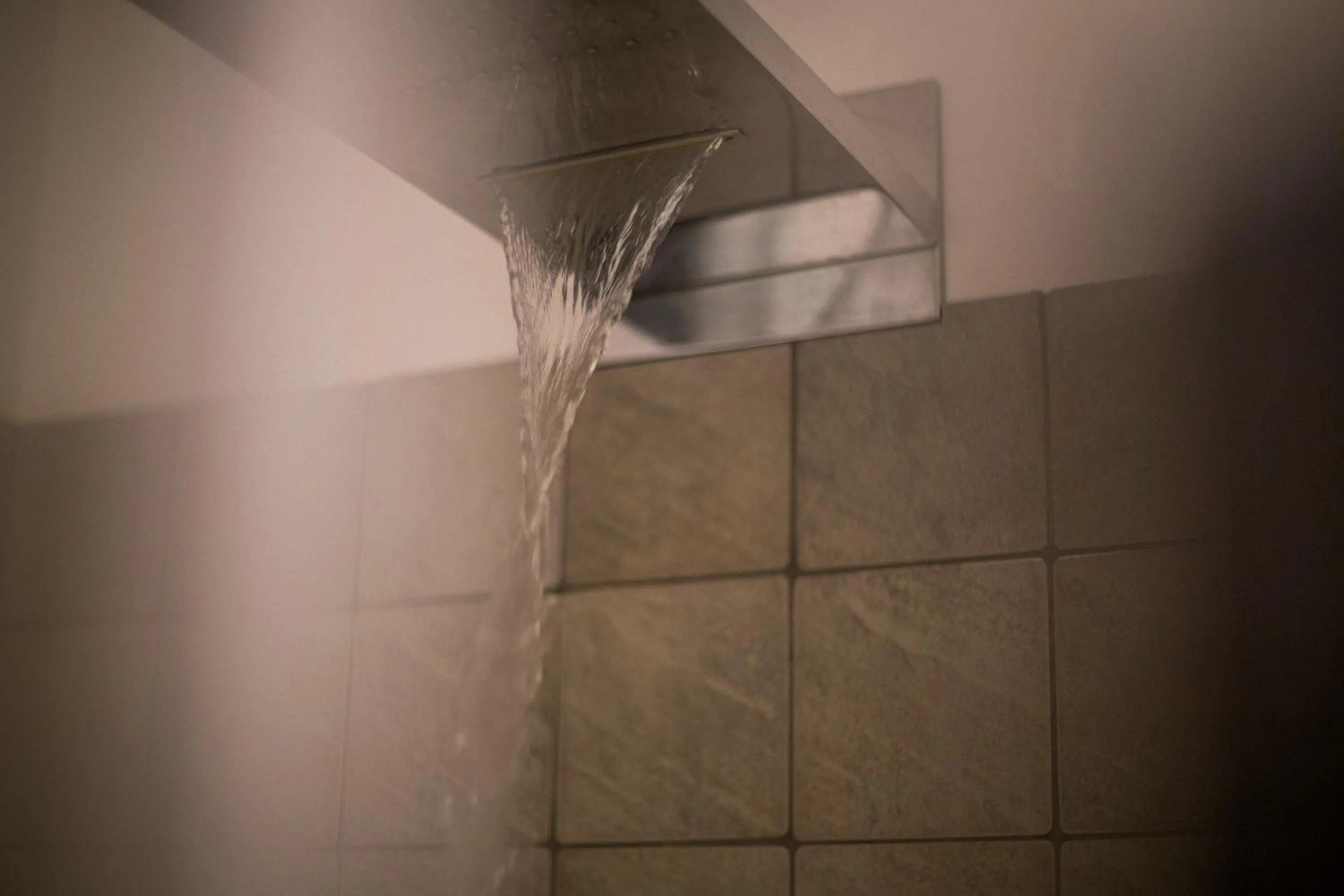 Shower in AQUAROOMS Suites