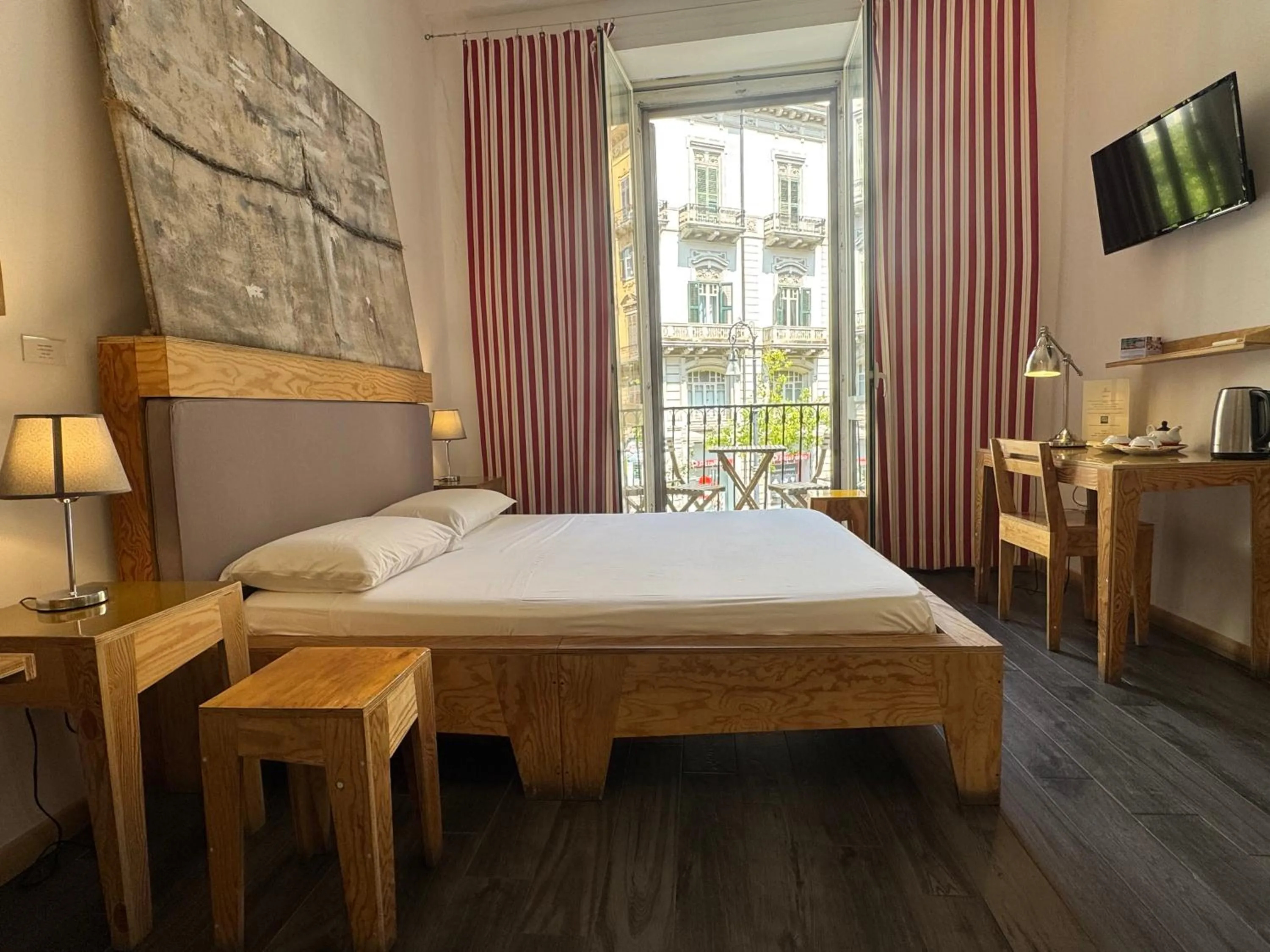 Bed in AQUAROOMS Suites