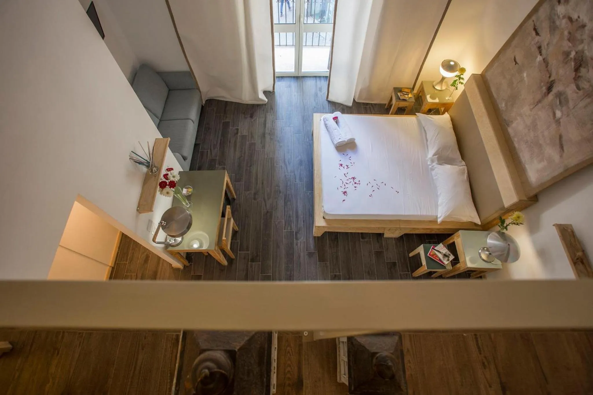 Bed in AQUAROOMS Suites