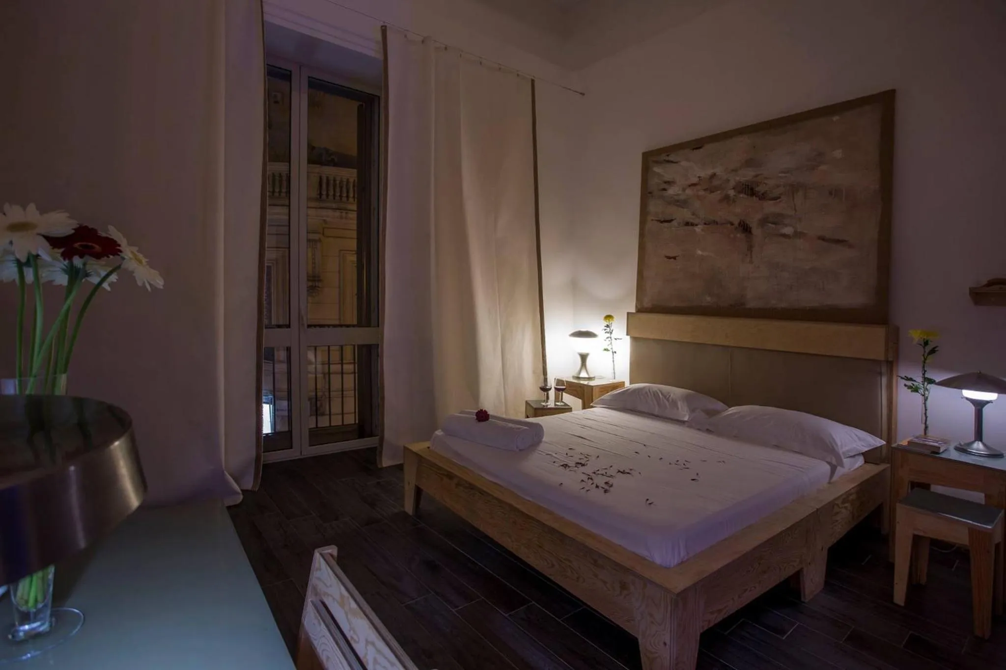 Bed in AQUAROOMS Suites