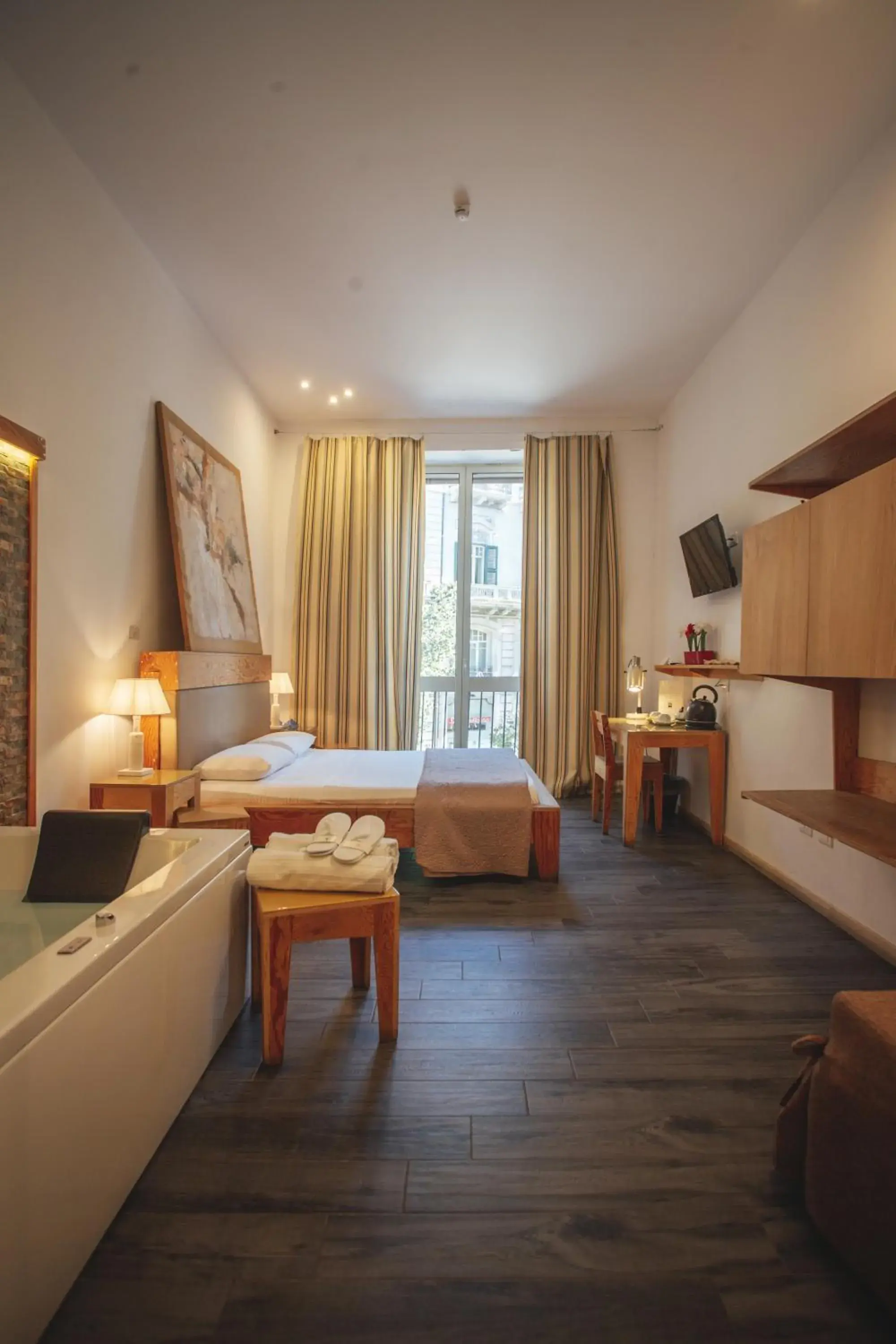 Bed in AQUAROOMS Suites Bed in AQUAROOMS Suites