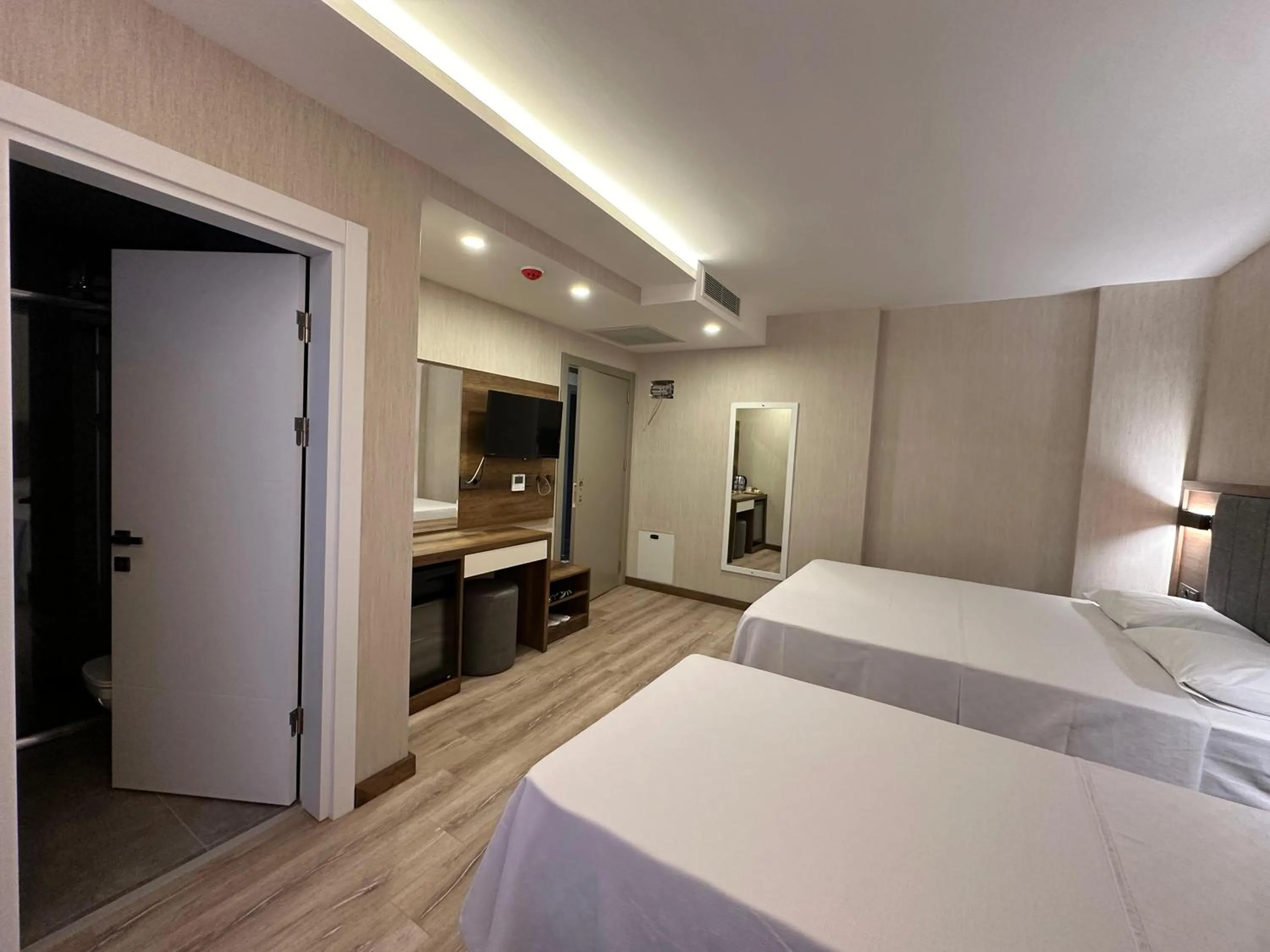 Bedroom, Bed in Erom Otel