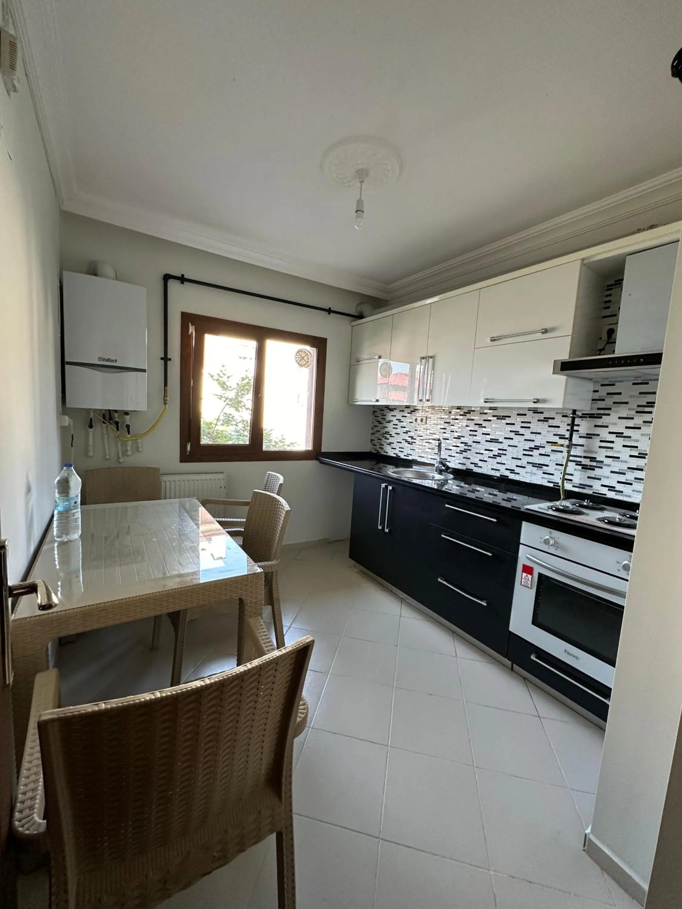 Three-Bedroom Apartment with Sea View in Erom Otel