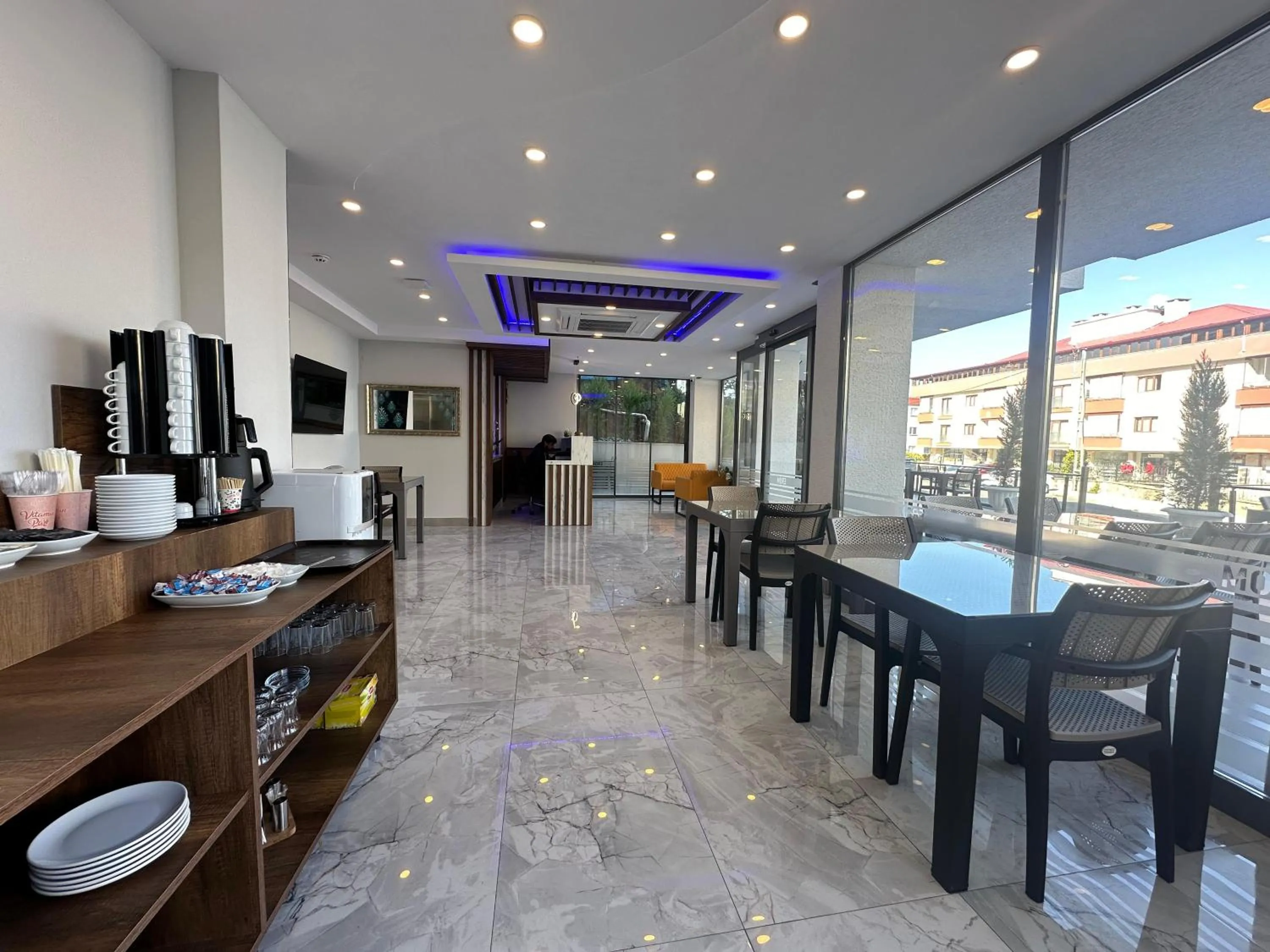 Restaurant/places to eat in Erom Otel