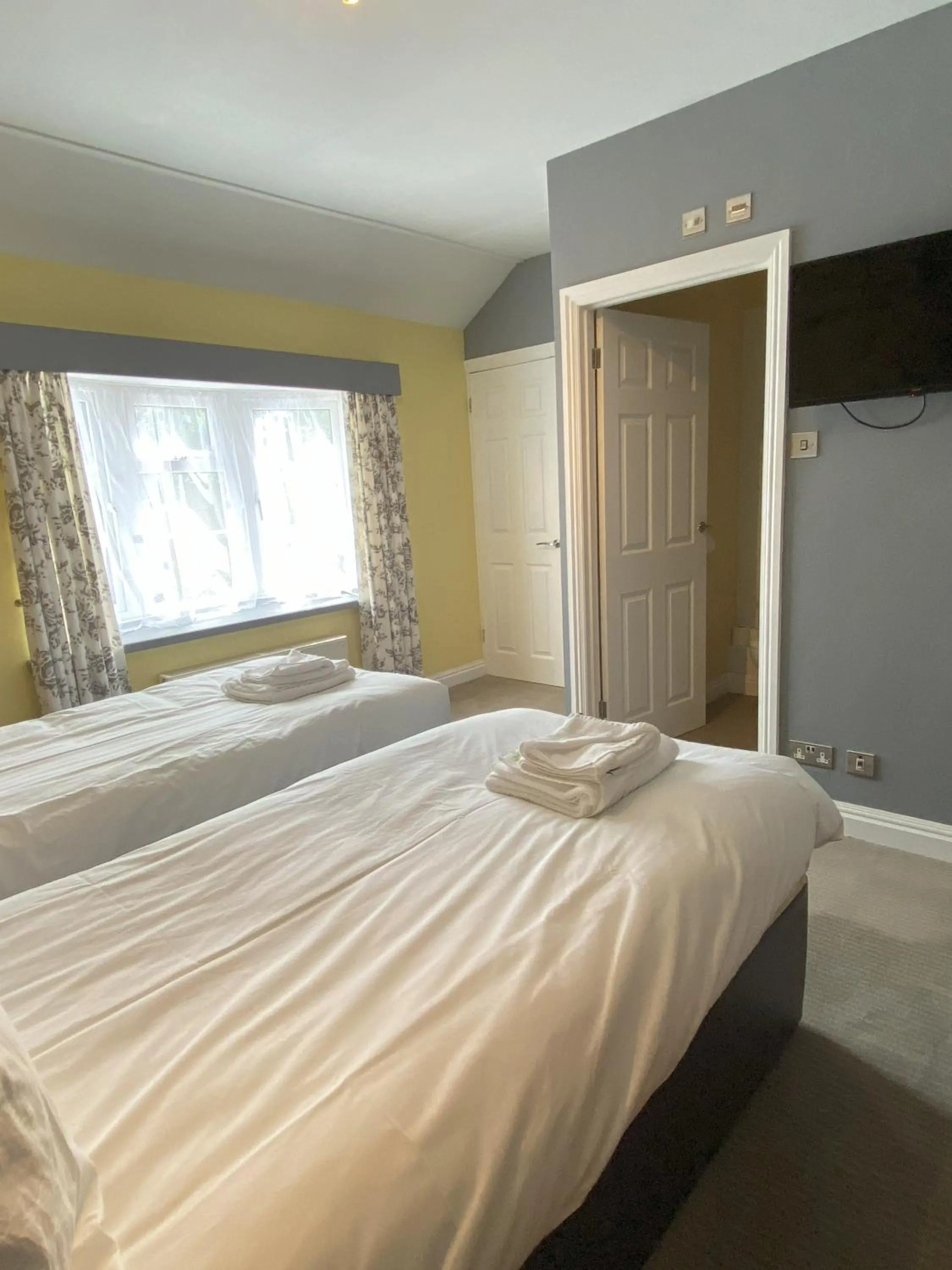 Bedroom, Bed in Jubilee Inn