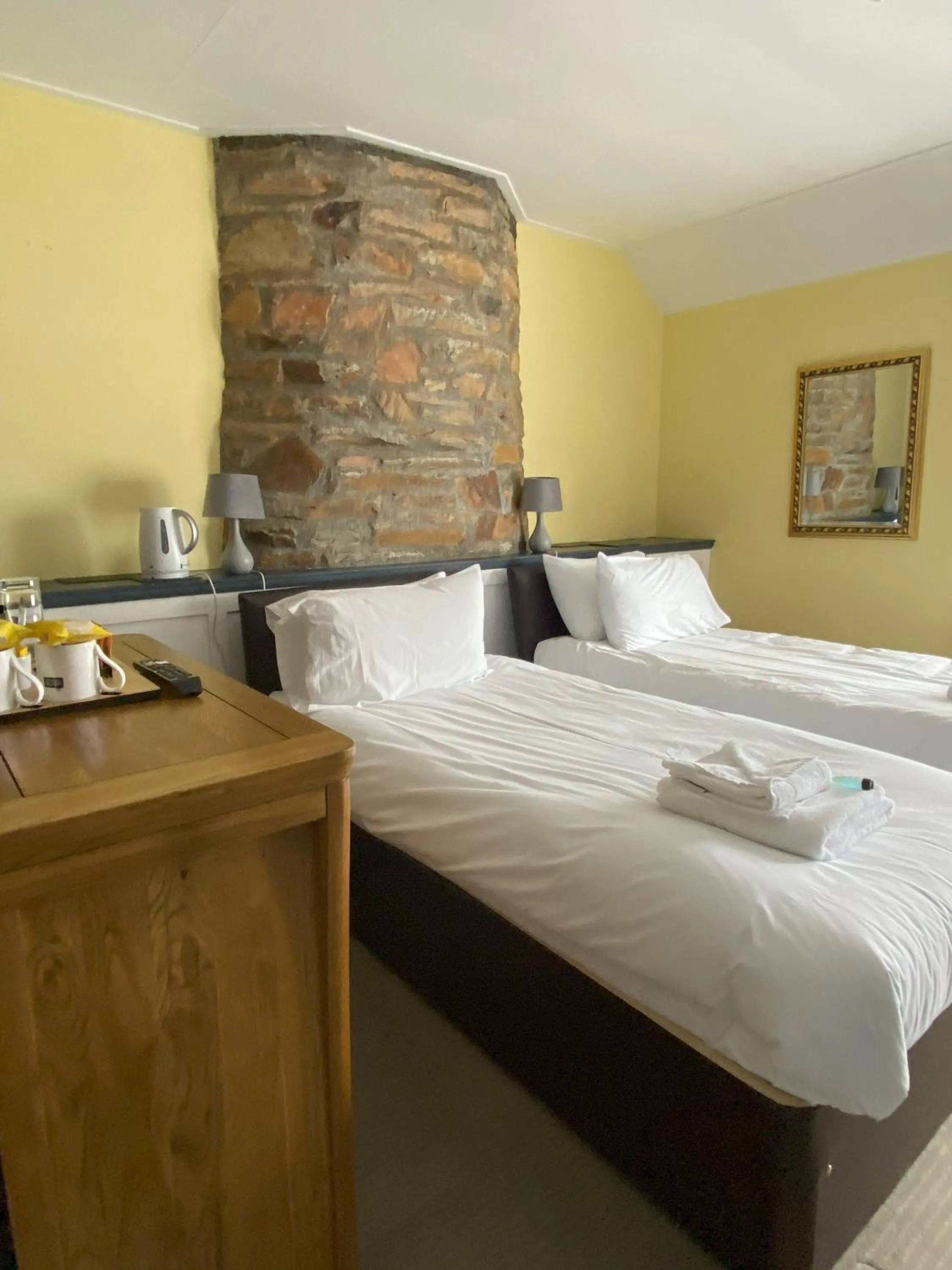 Bedroom, Bed in Jubilee Inn