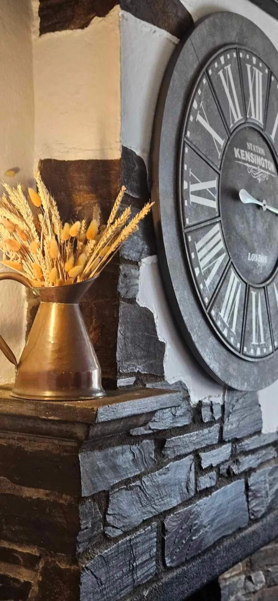 Lounge or bar in Jubilee Inn