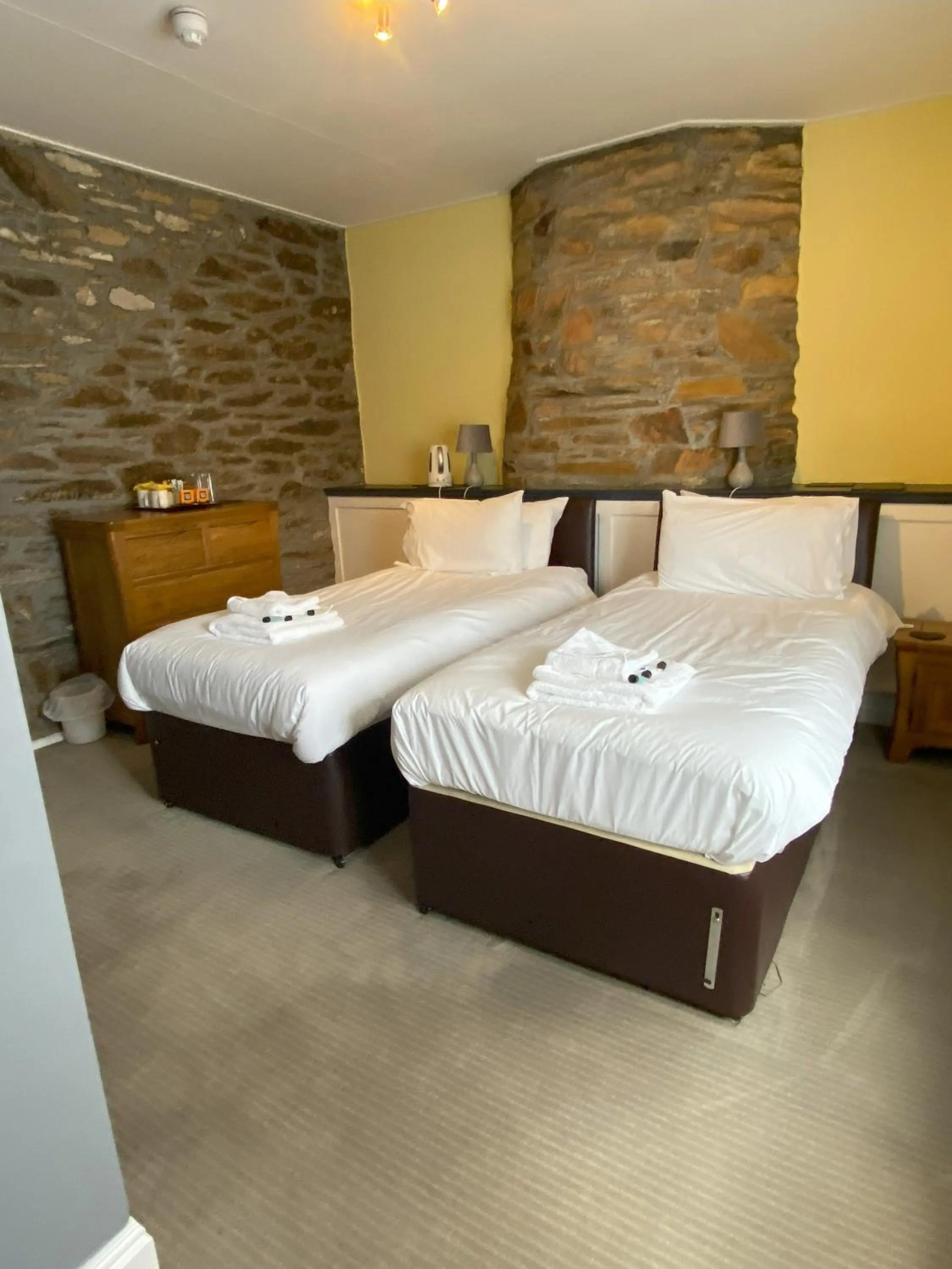 Bedroom, Bed in Jubilee Inn