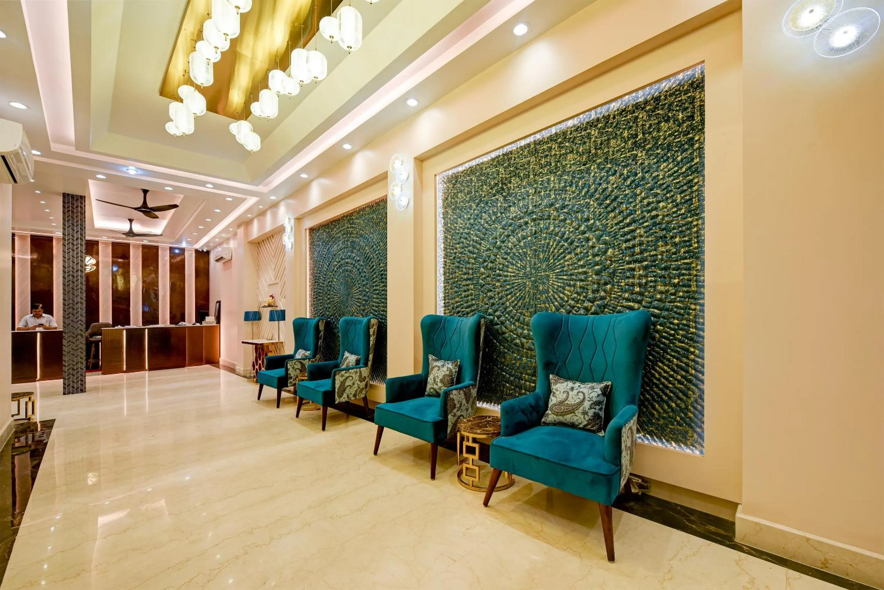 Lobby or reception in The Pearl Plaza Hotel in City Centre - Near New Delhi Railway Station