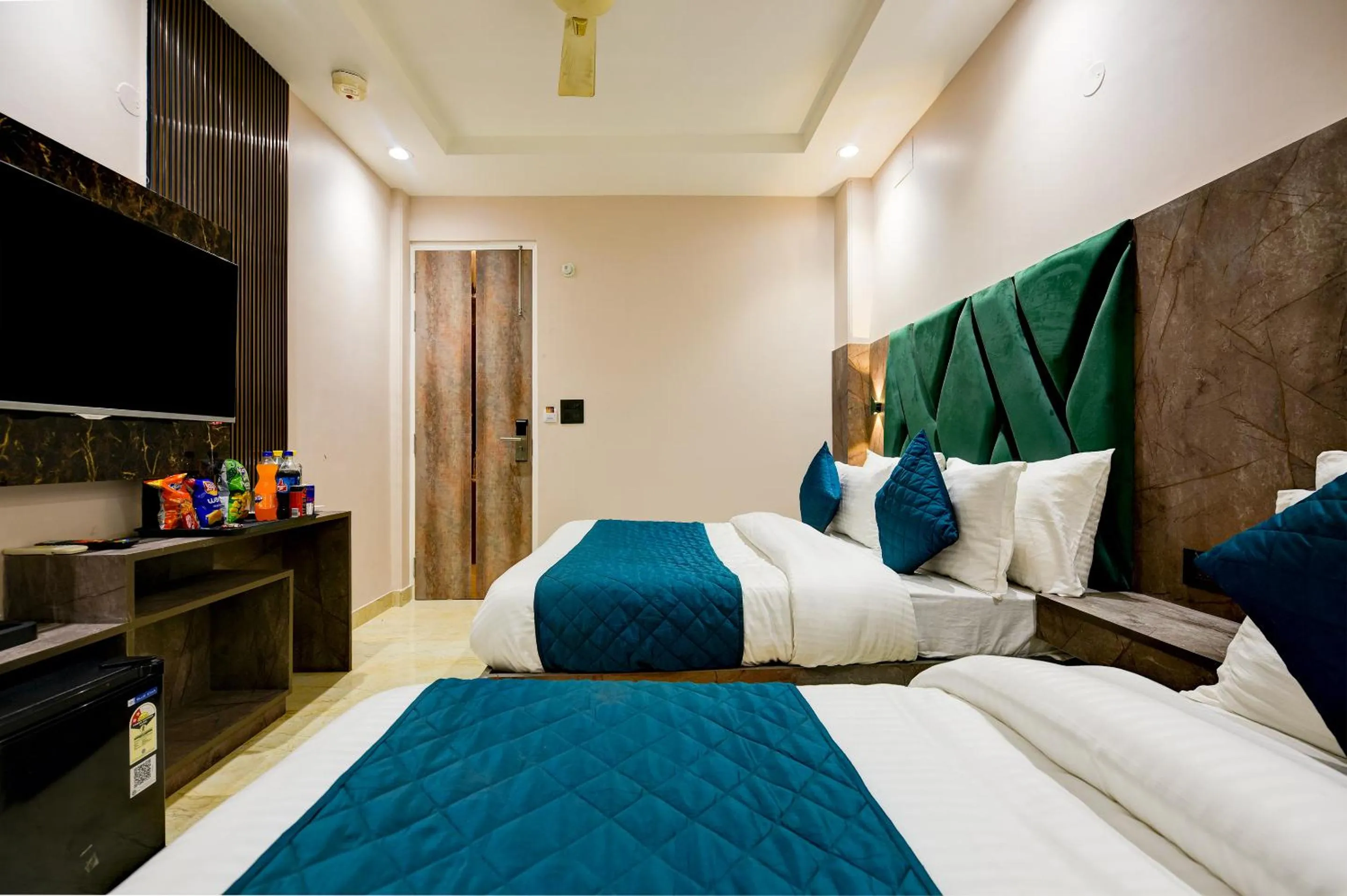Bed in The Pearl Plaza Hotel in City Centre - Near New Delhi Railway Station