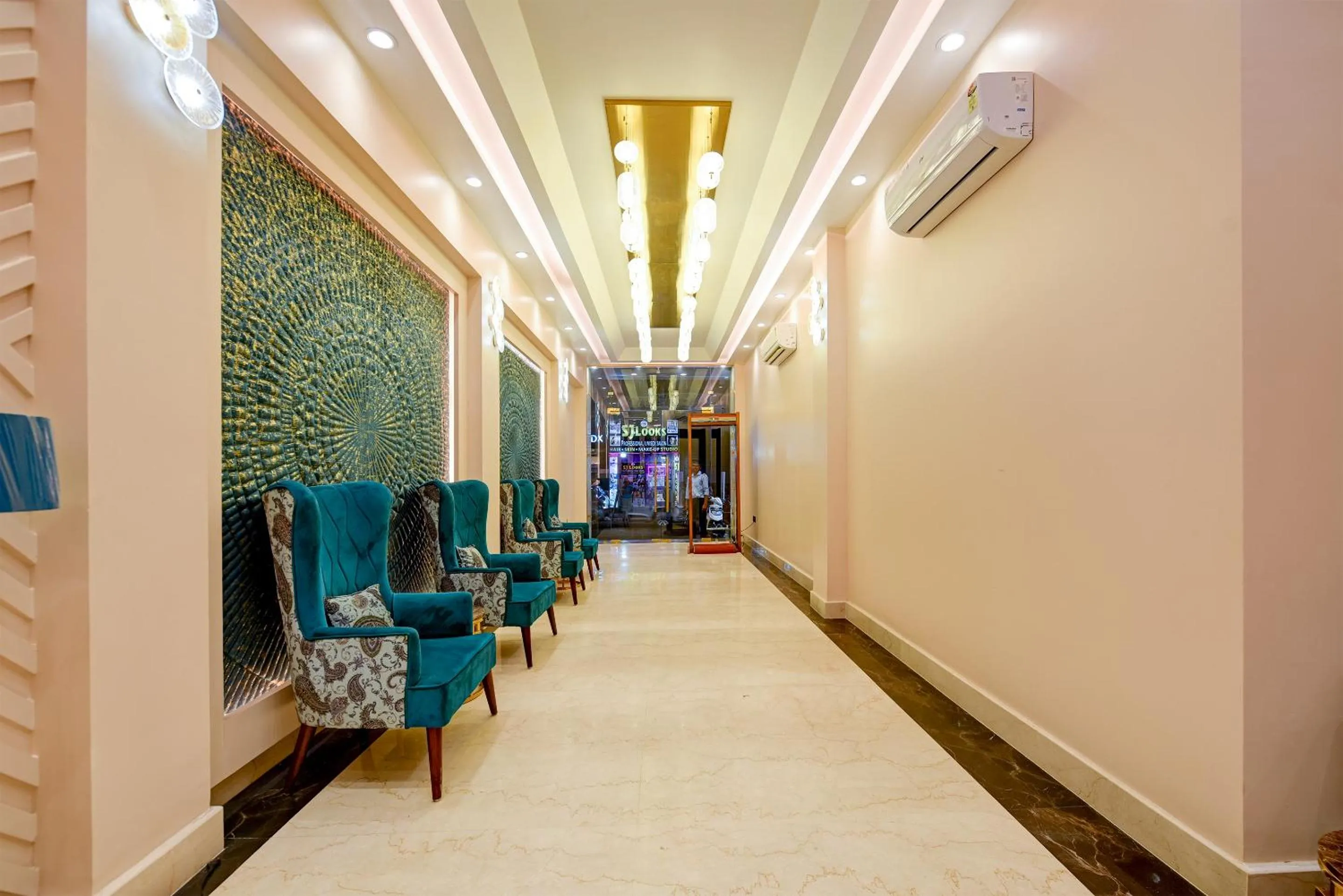 Facade/entrance in The Pearl Plaza Hotel in City Centre - Near New Delhi Railway Station