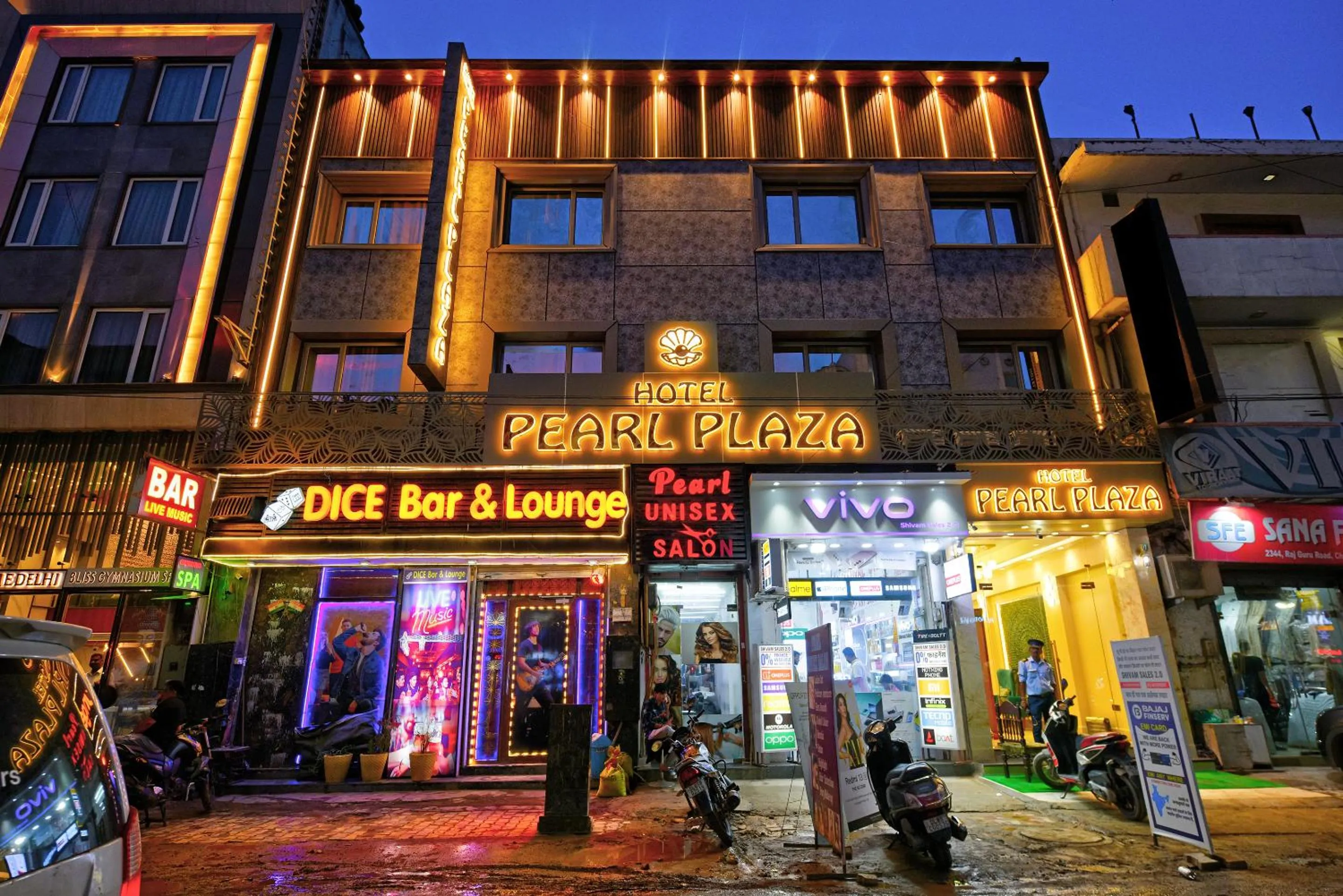 Property building in The Pearl Plaza Hotel in City Centre - Near New Delhi Railway Station
