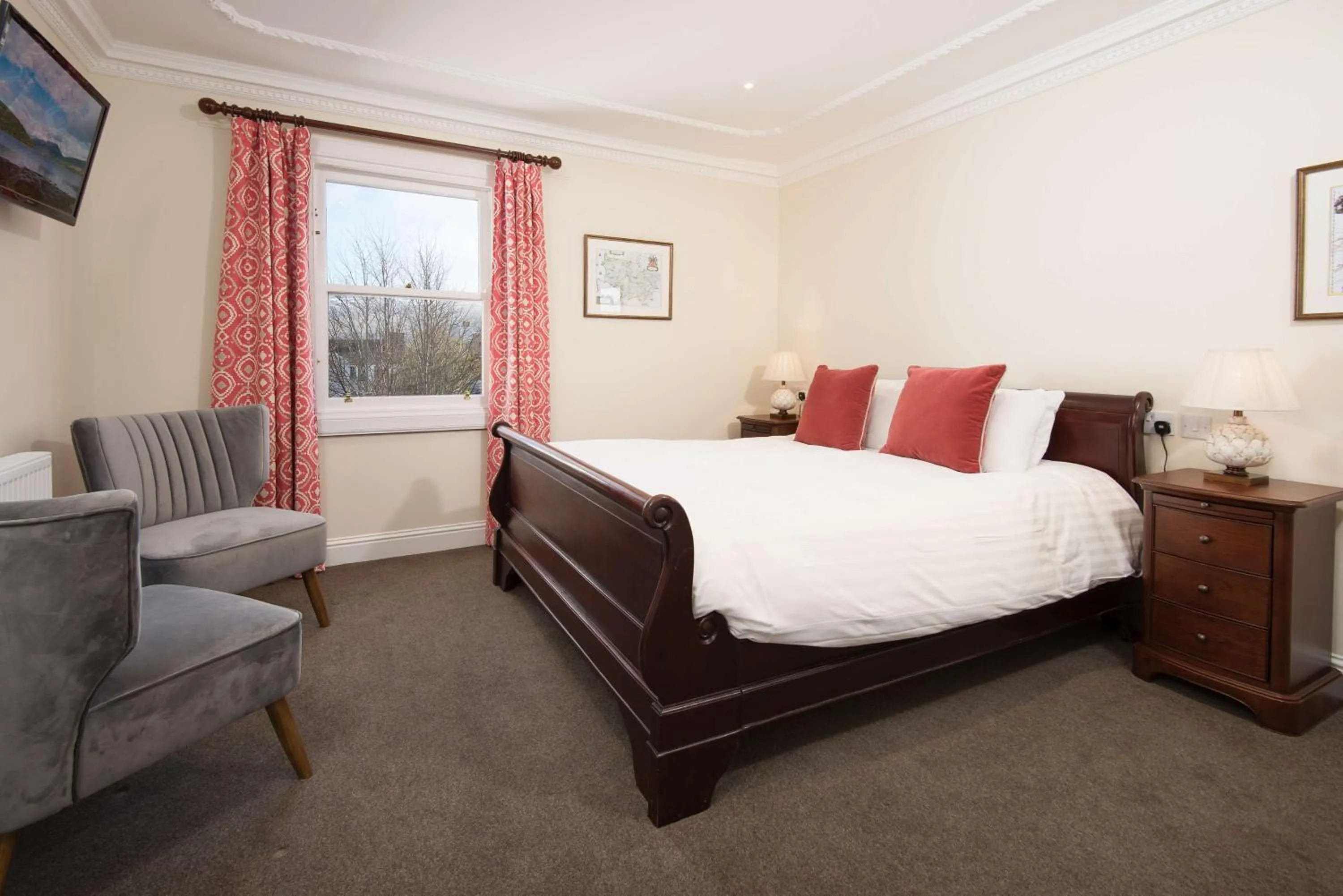 Photo of the whole room, Bed in The Inveraray Inn, BW Signature Collection