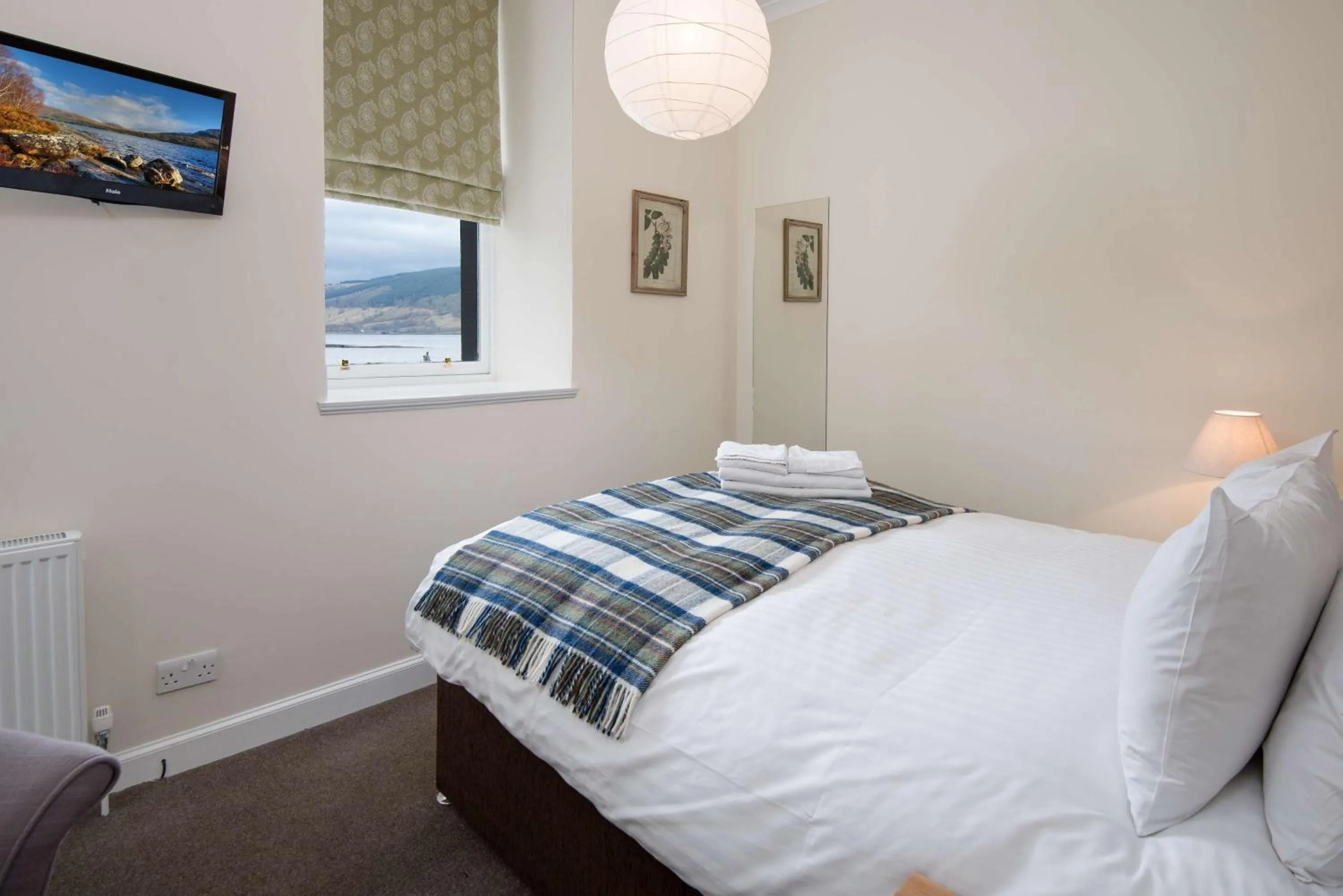 Photo of the whole room, Bed in The Inveraray Inn, BW Signature Collection