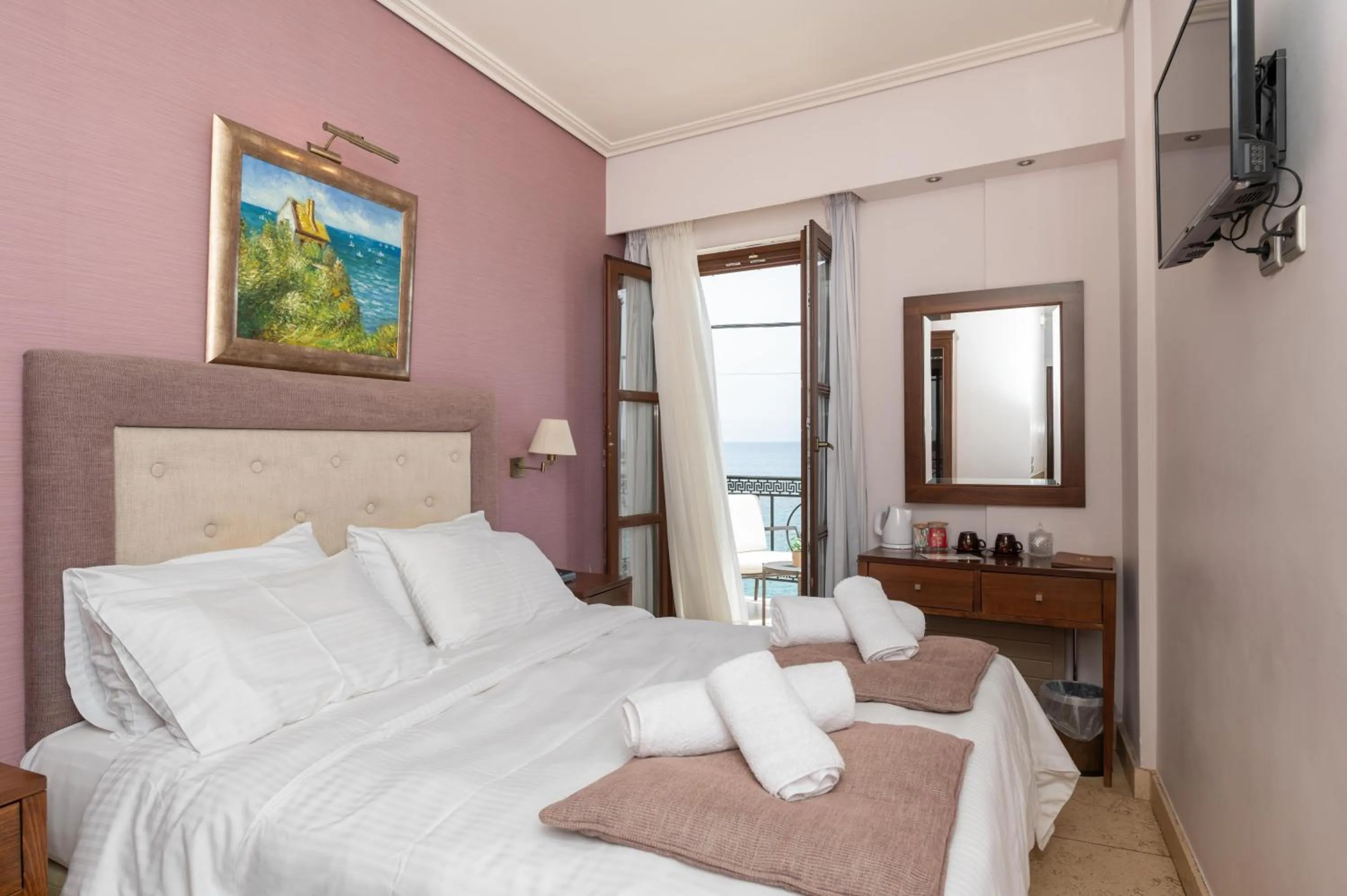 Bed in La Boheme Hotel