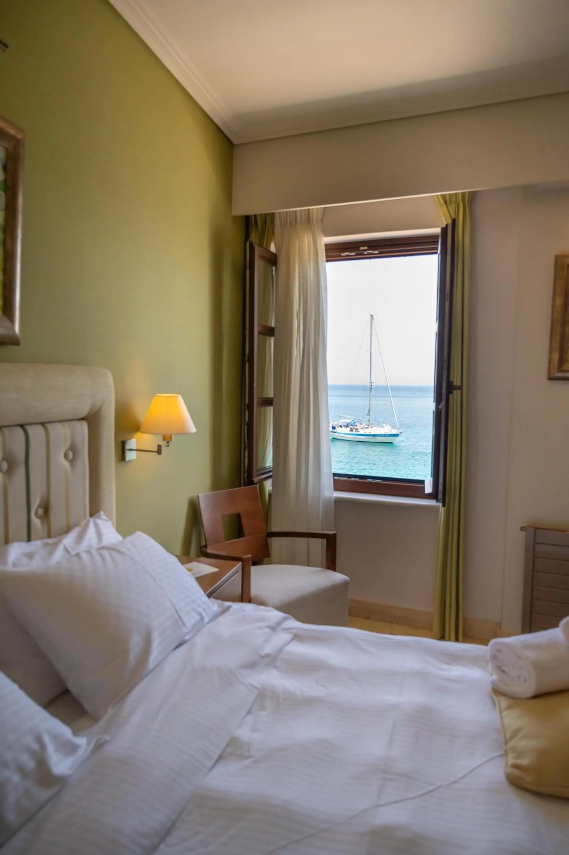 Bed in La Boheme Hotel