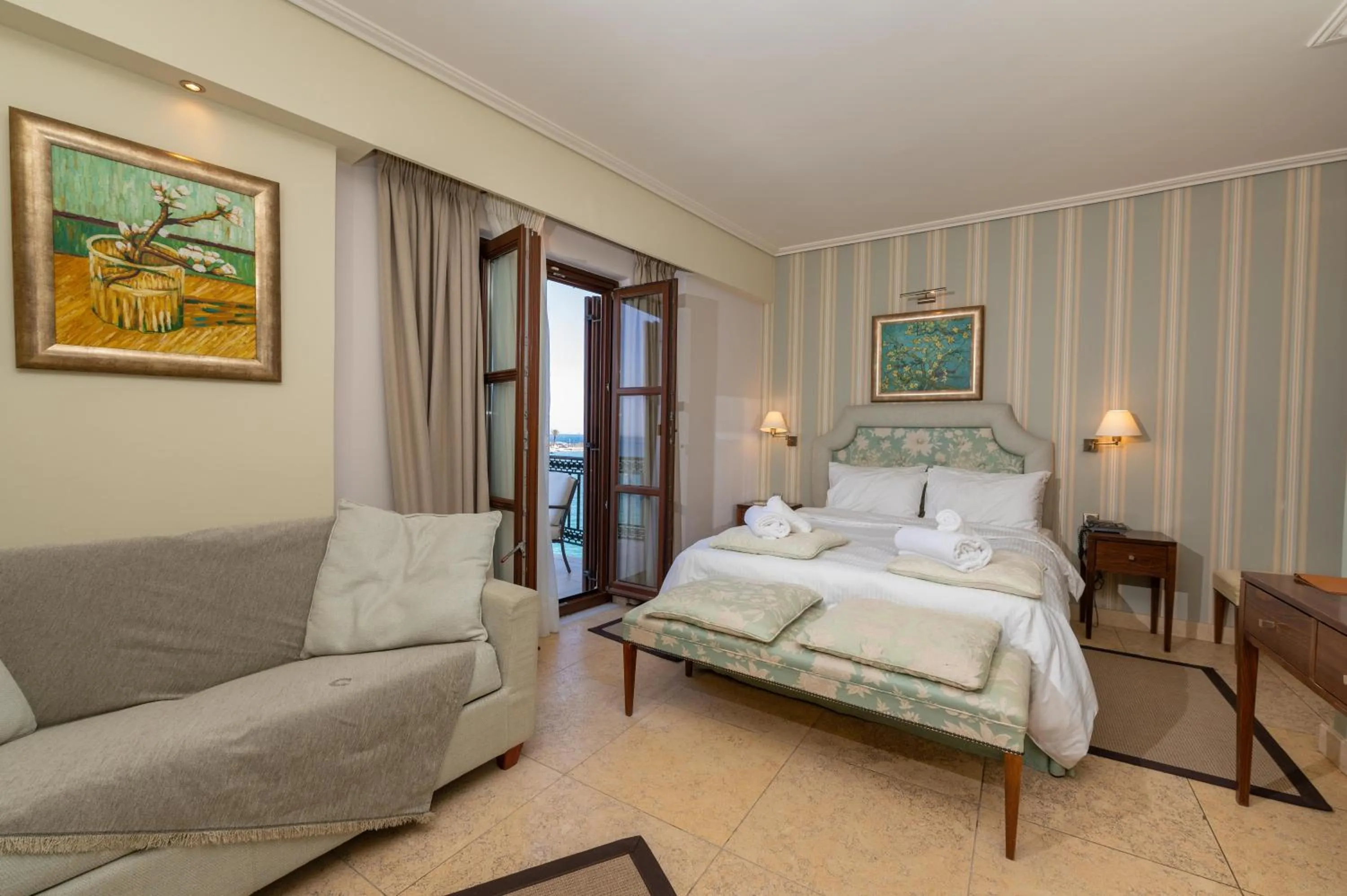 Bed in La Boheme Hotel