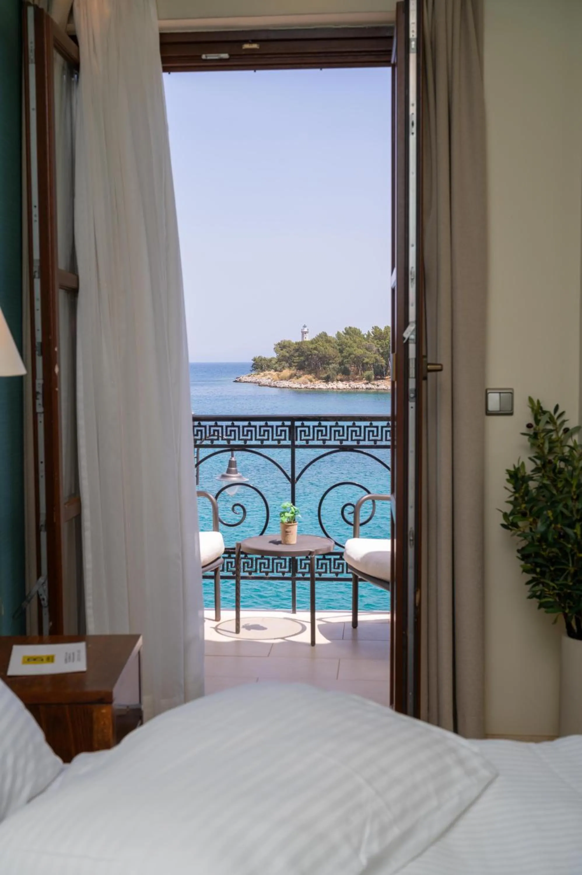 Bed in La Boheme Hotel