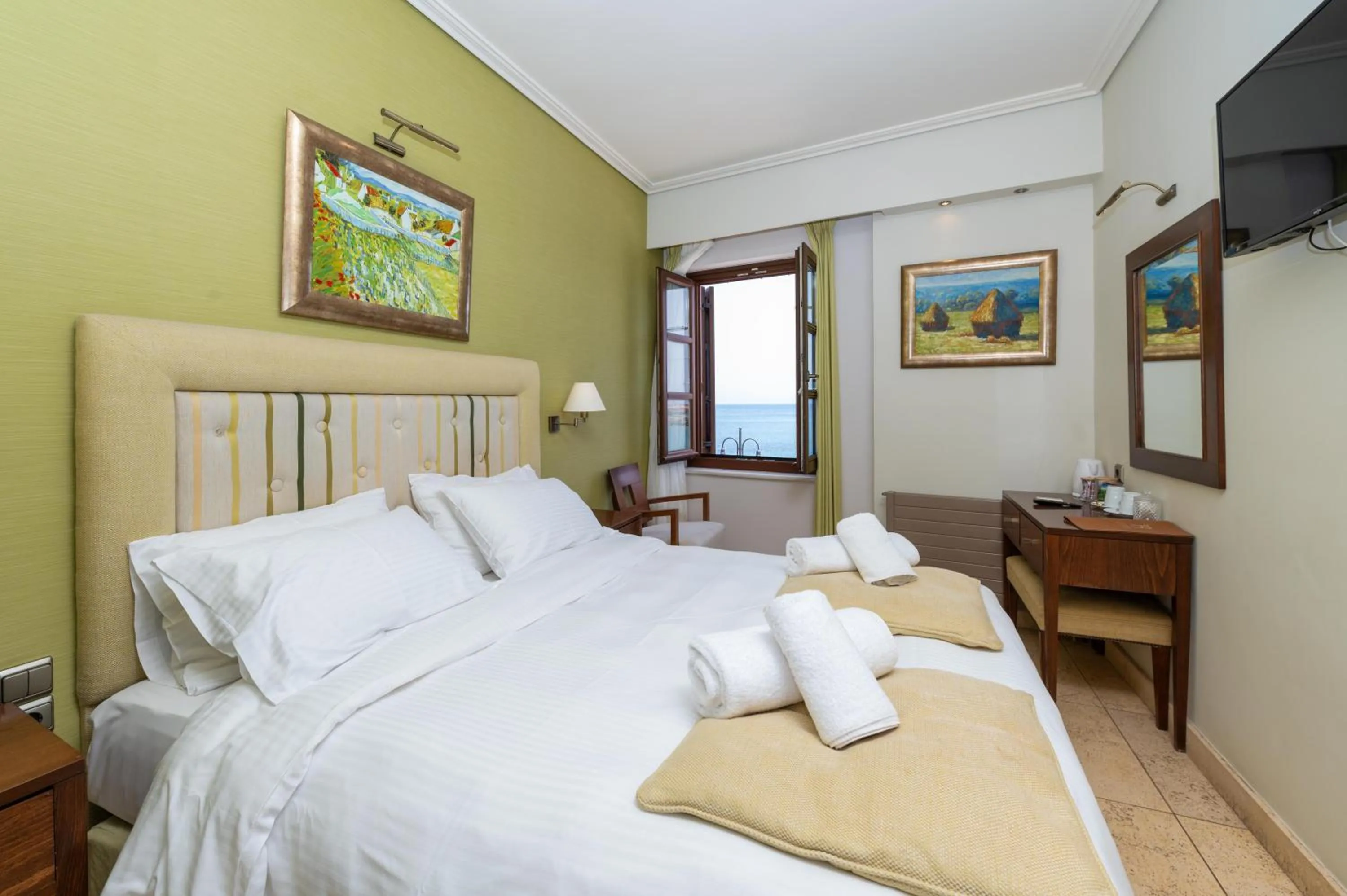 Bed in La Boheme Hotel