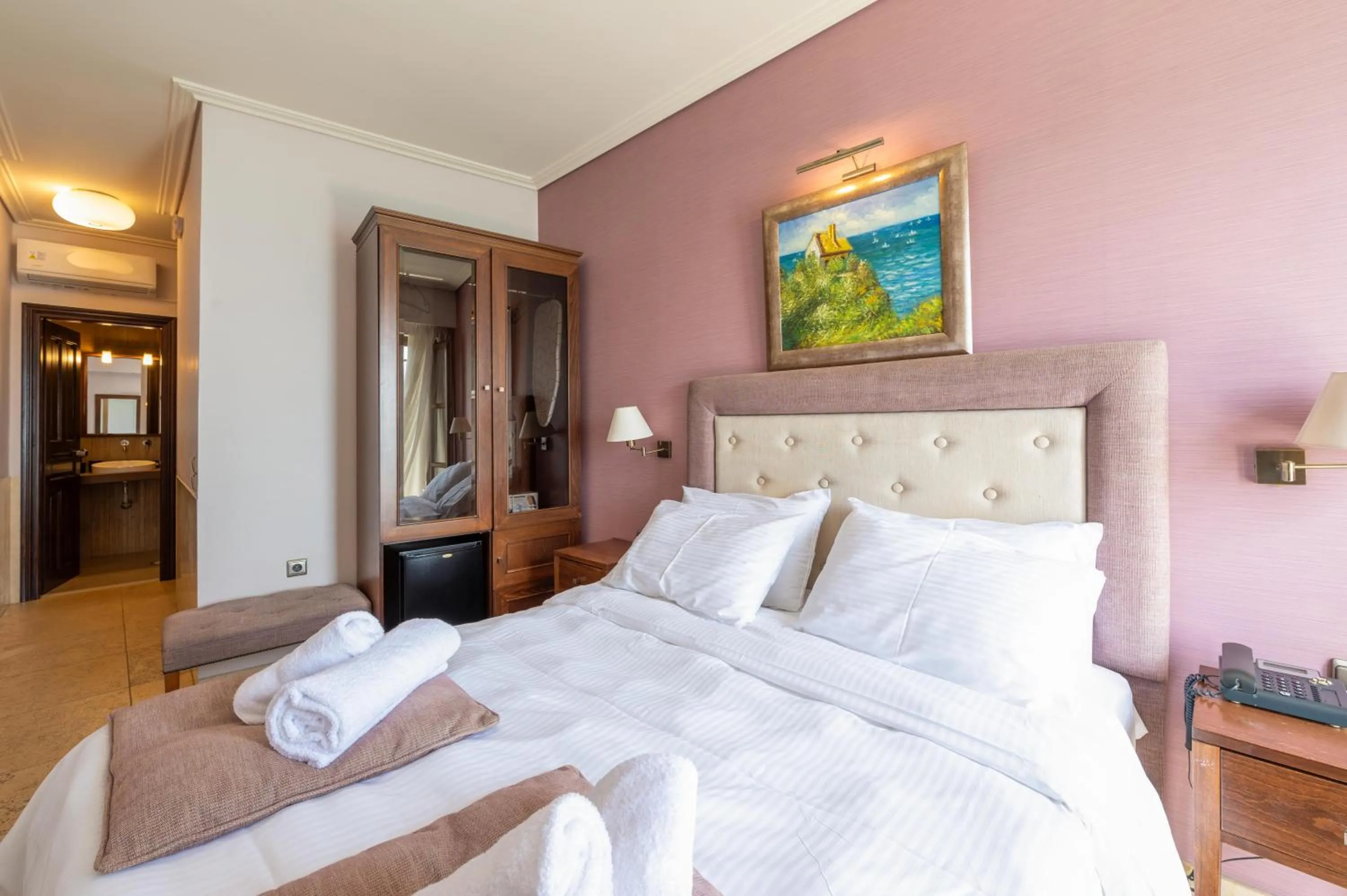 Bed in La Boheme Hotel