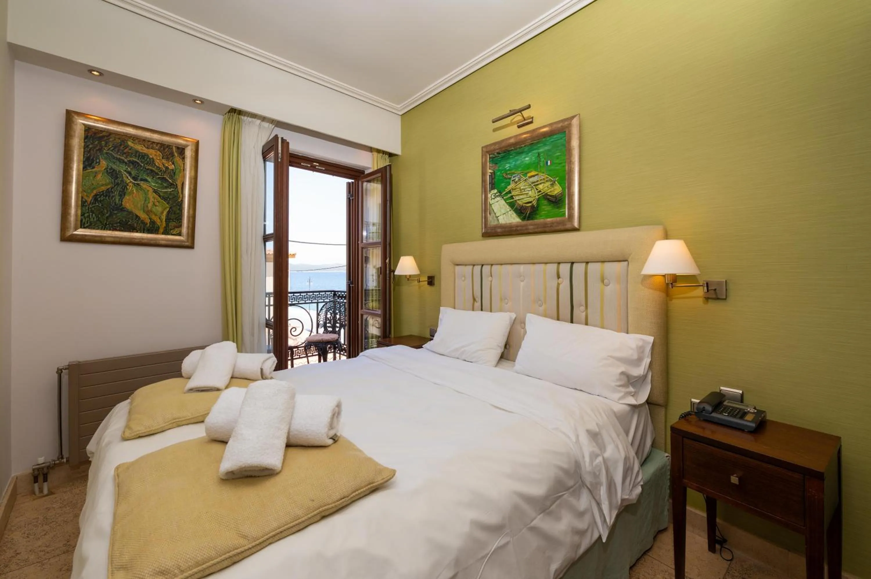 Bed in La Boheme Hotel
