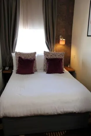 Bed in Kildare House Hotel