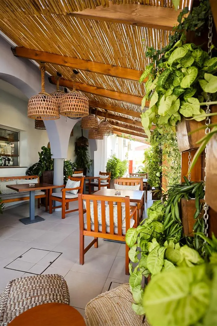 Restaurant/places to eat in Mikes Kanarium City Hotel