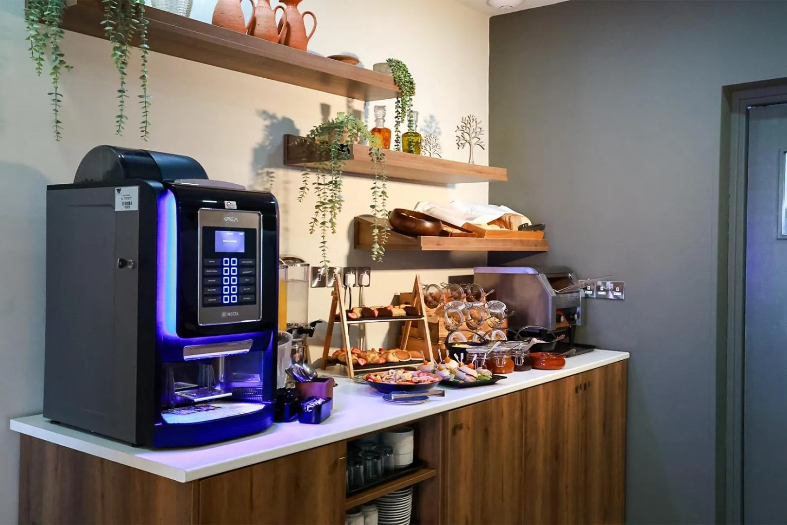 Breakfast in Mikes Kanarium City Hotel