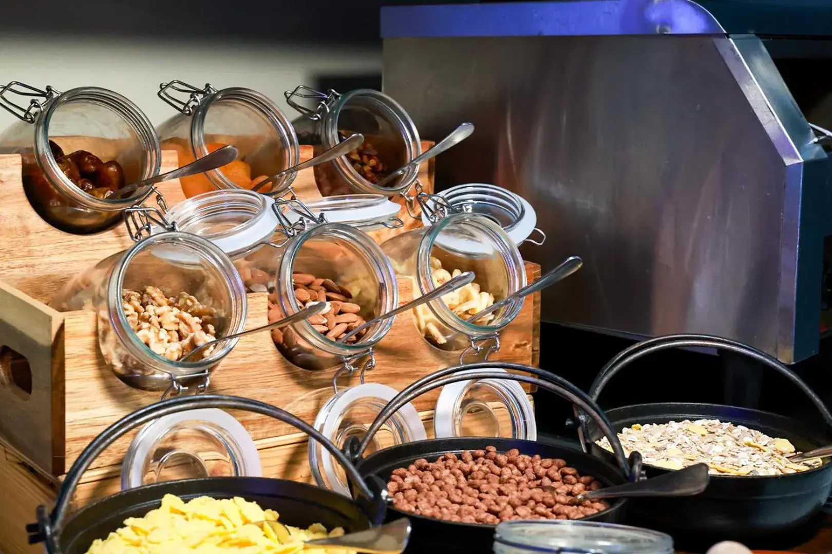 Breakfast in Mikes Kanarium City Hotel Breakfast in Mikes Kanarium City Hotel