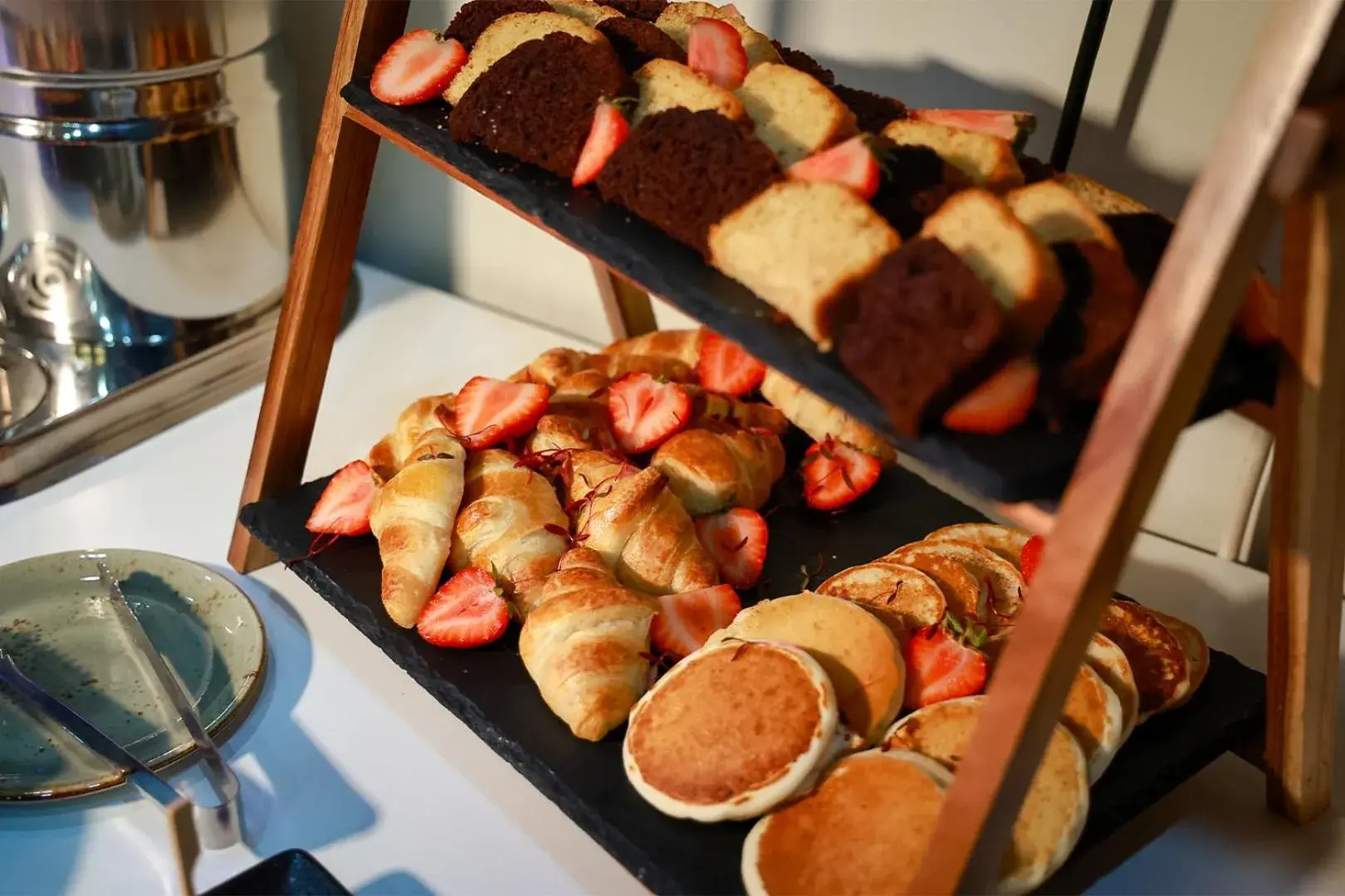 Breakfast in Mikes Kanarium City Hotel Breakfast in Mikes Kanarium City Hotel