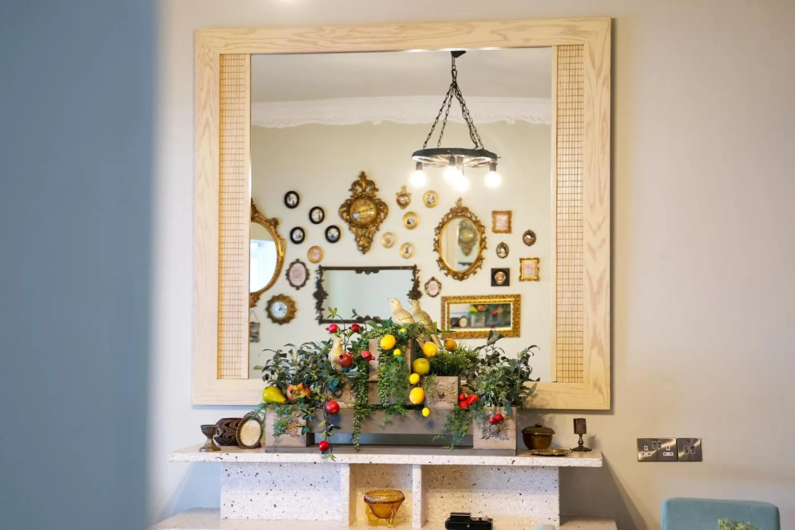 Restaurant/places to eat in Mikes Kanarium City Hotel