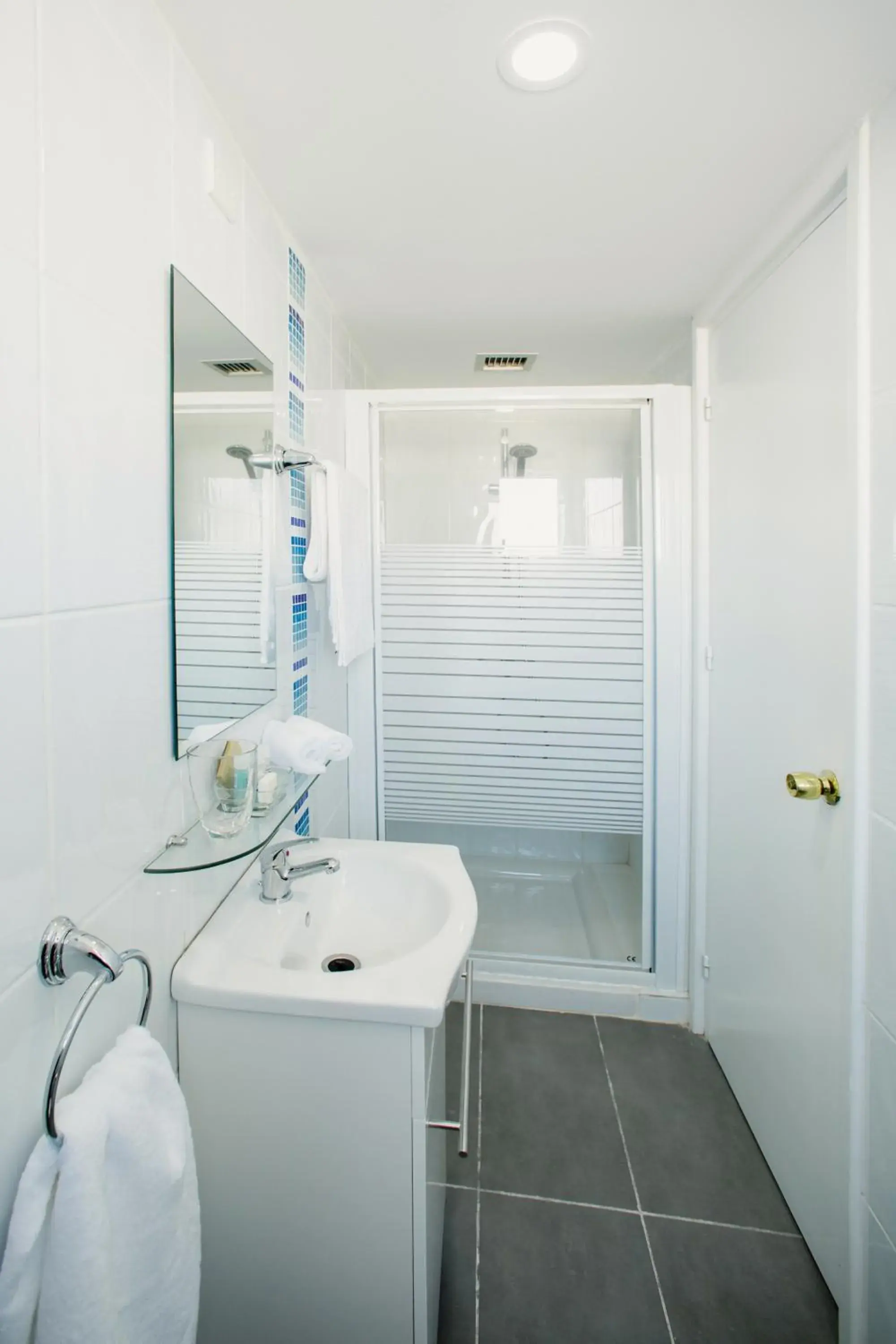 Bathroom in Mikes Kanarium City Hotel