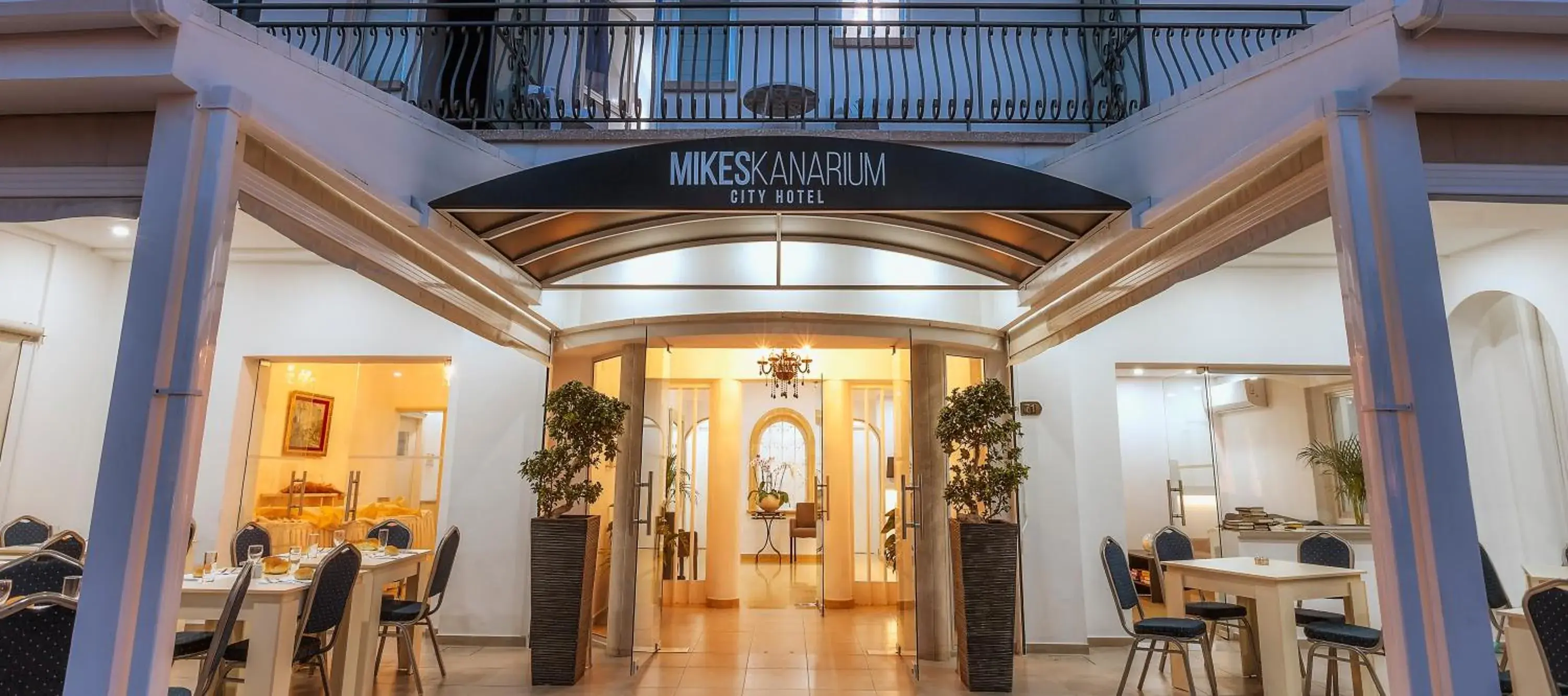 Facade/entrance in Mikes Kanarium City Hotel