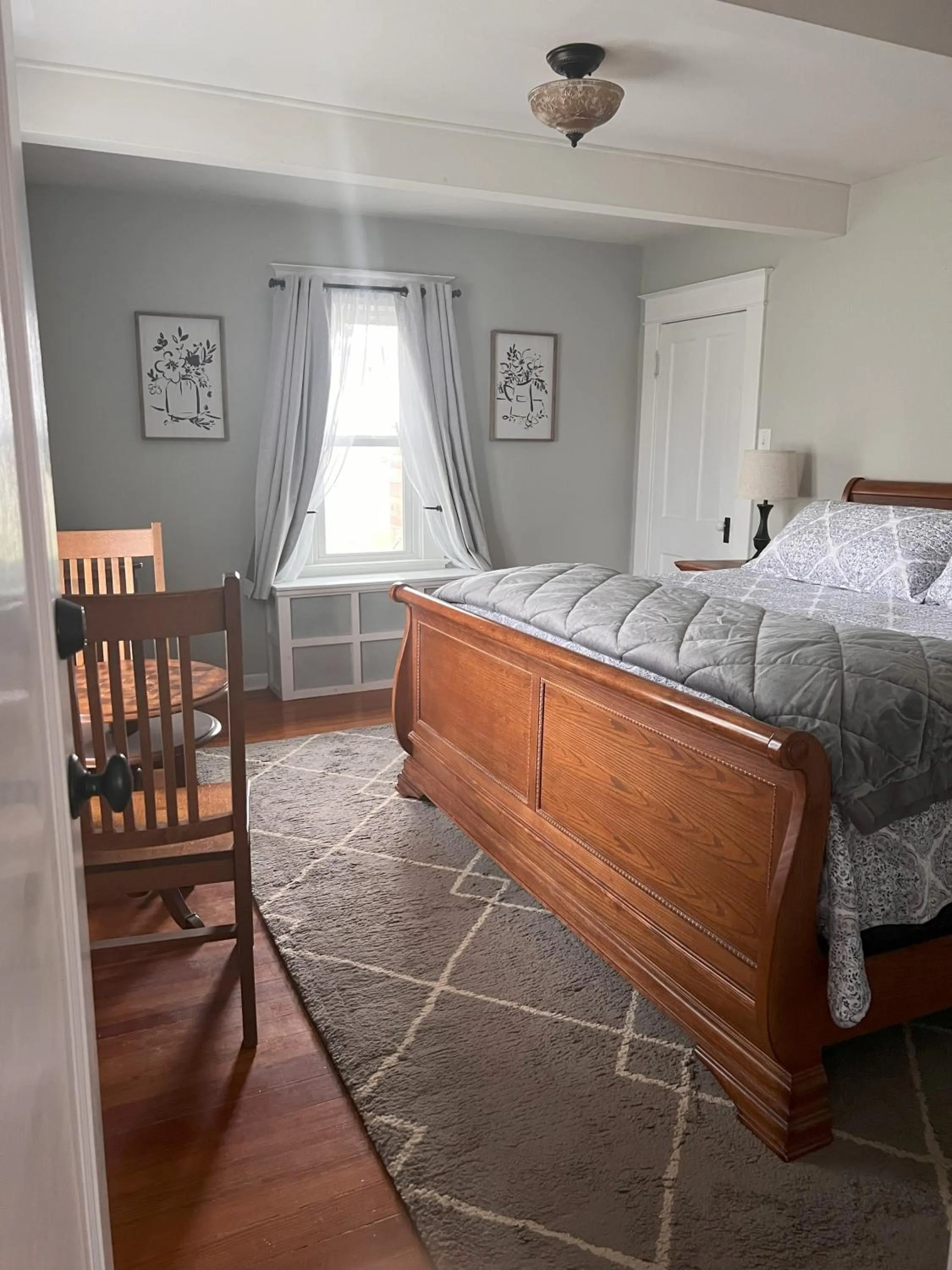 Deluxe King Room in Hudson House Bed and Breakfast