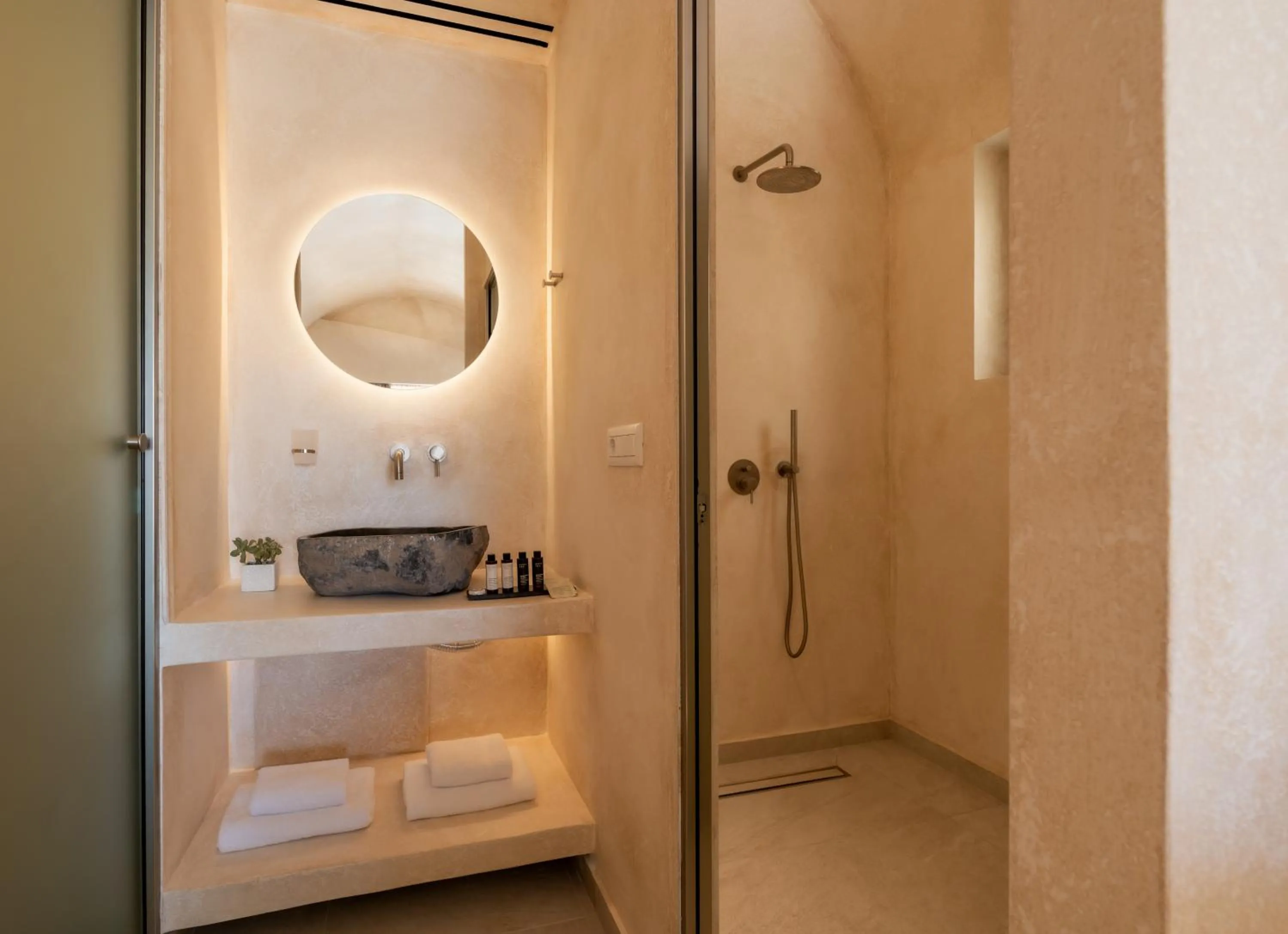 Heyday Luxury Suites