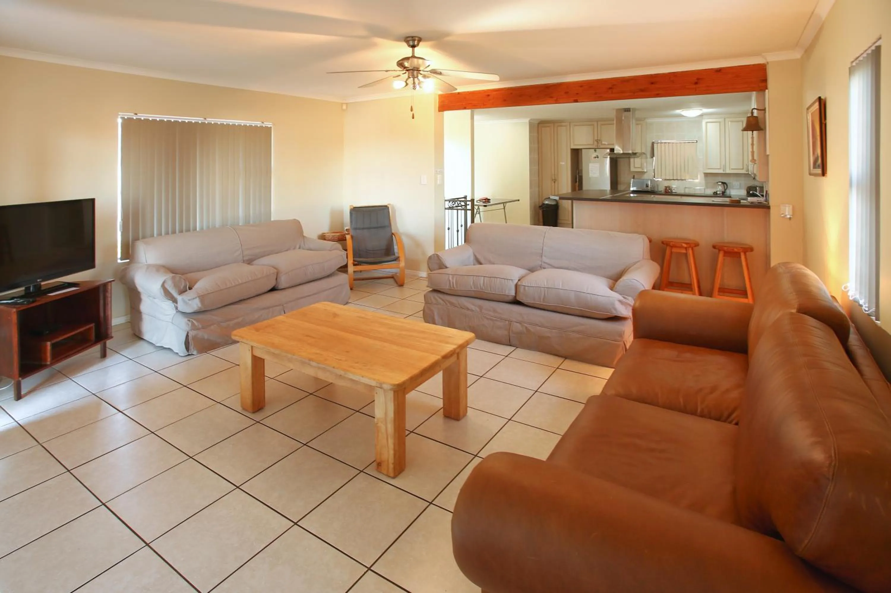 Communal lounge/ TV room in Kian's Place, Langebaan, 8-sleeper