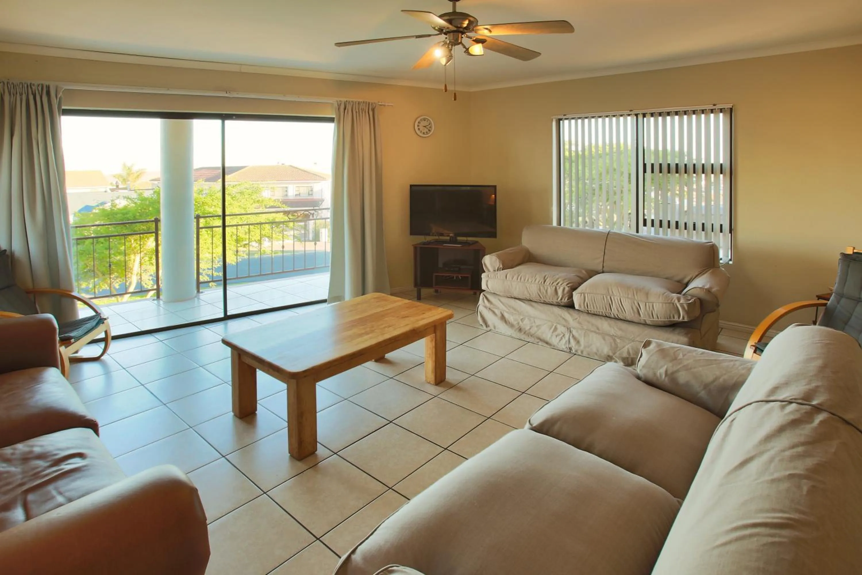 Communal lounge/ TV room in Kian's Place, Langebaan, 8-sleeper