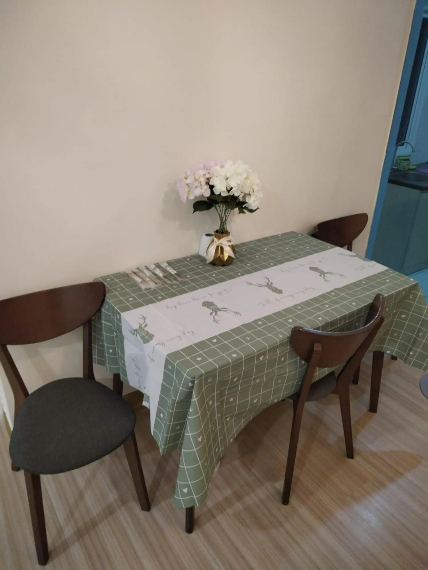 Dining area in The Wave Kota Laksamana Melaka, Moses Homestay, Halal-Friendly