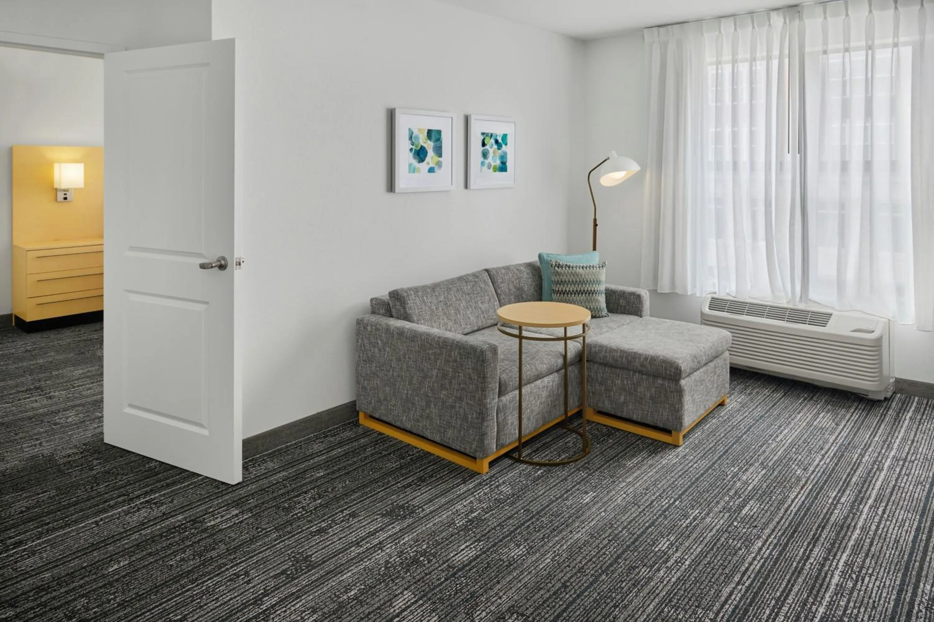 Living room in TownePlace Suites by Marriott Lawrence Downtown