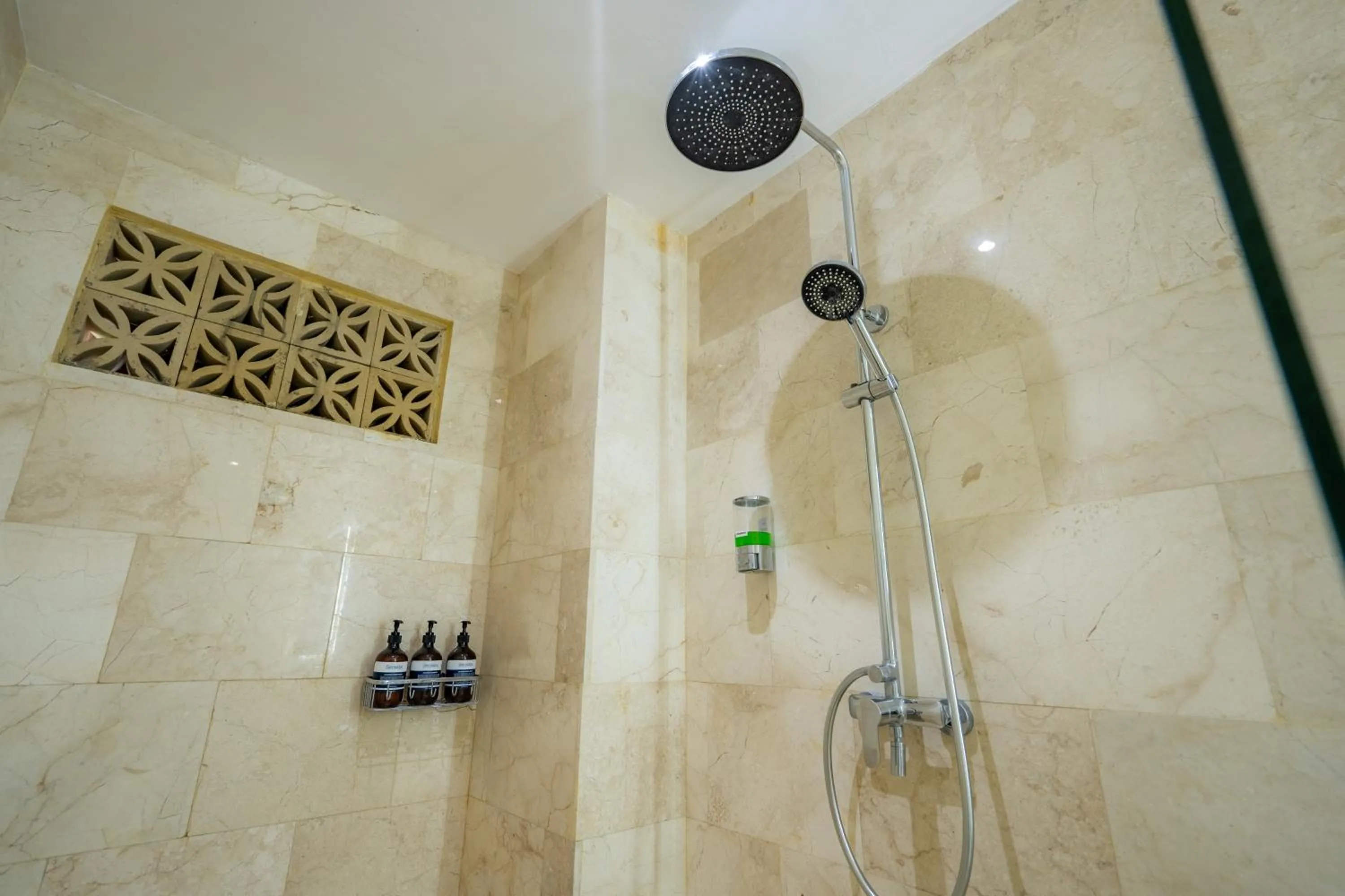 Shower in Bali View Ubud Hotel