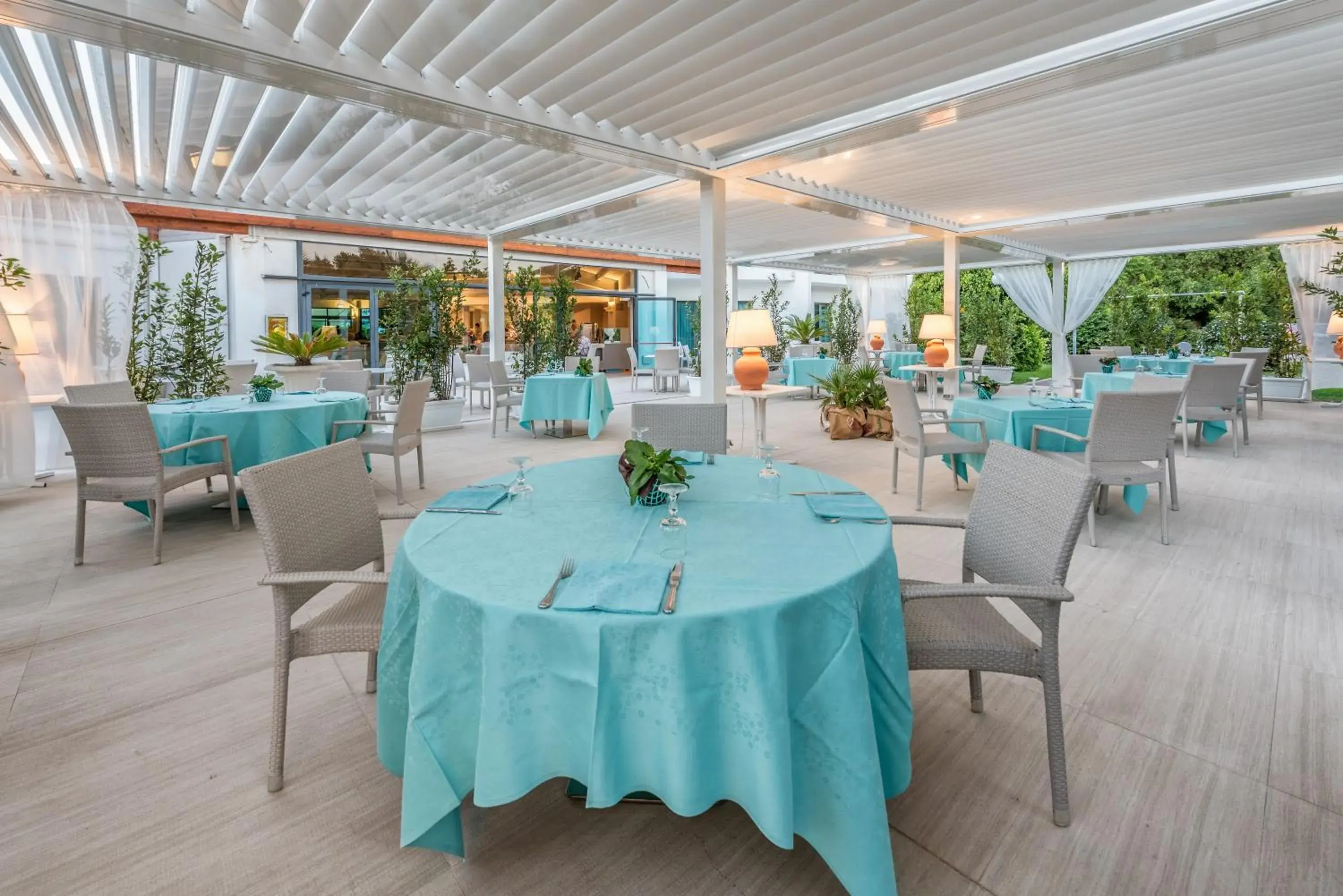 Restaurant/places to eat in Acacia Marina Restaurant/places to eat in Acacia Marina