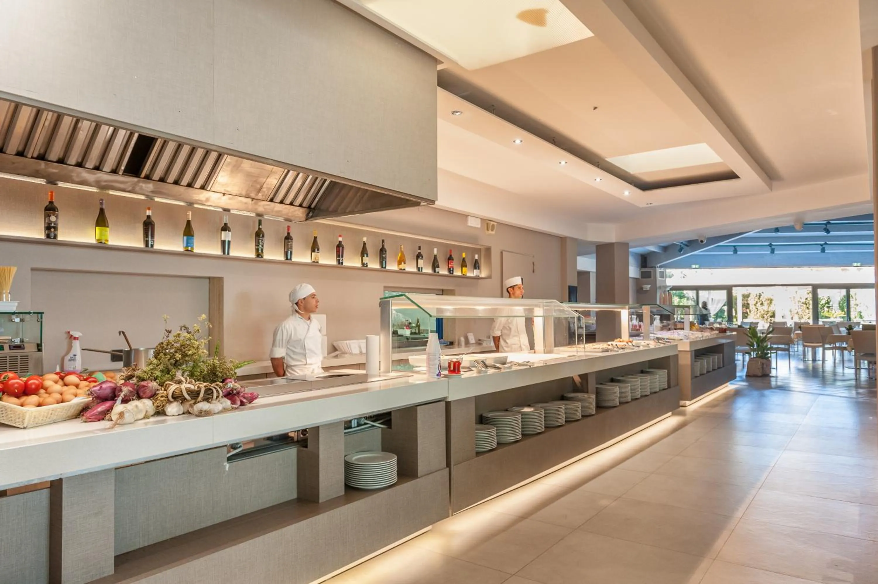 Restaurant/places to eat in Acacia Marina