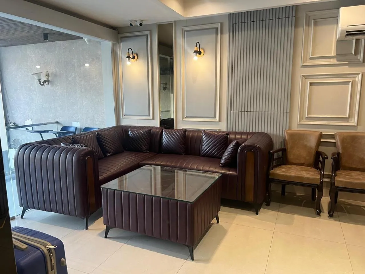 Lobby or reception in Narison by Divud Ecom