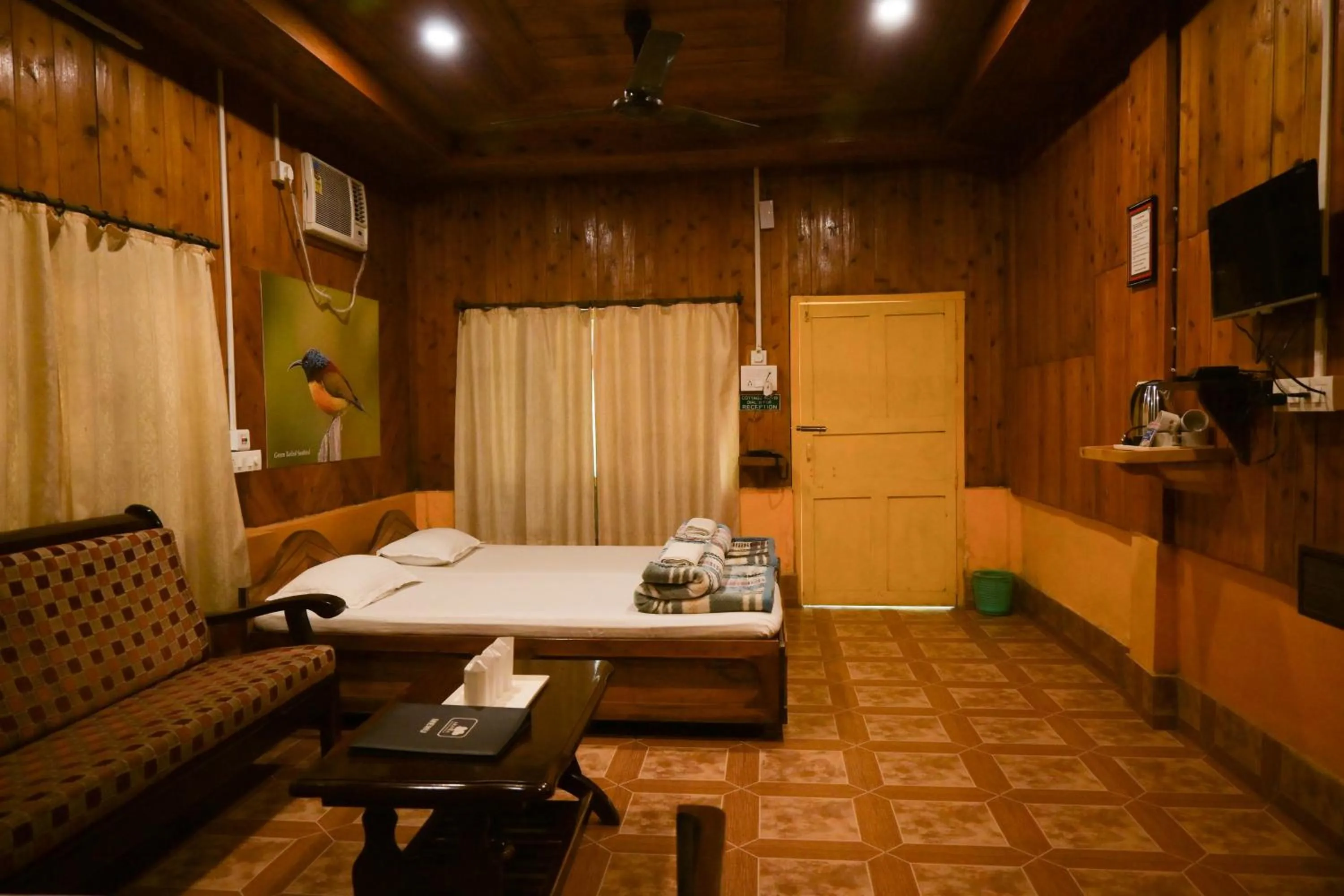 Communal lounge/ TV room in Aranya Jungle Resorts