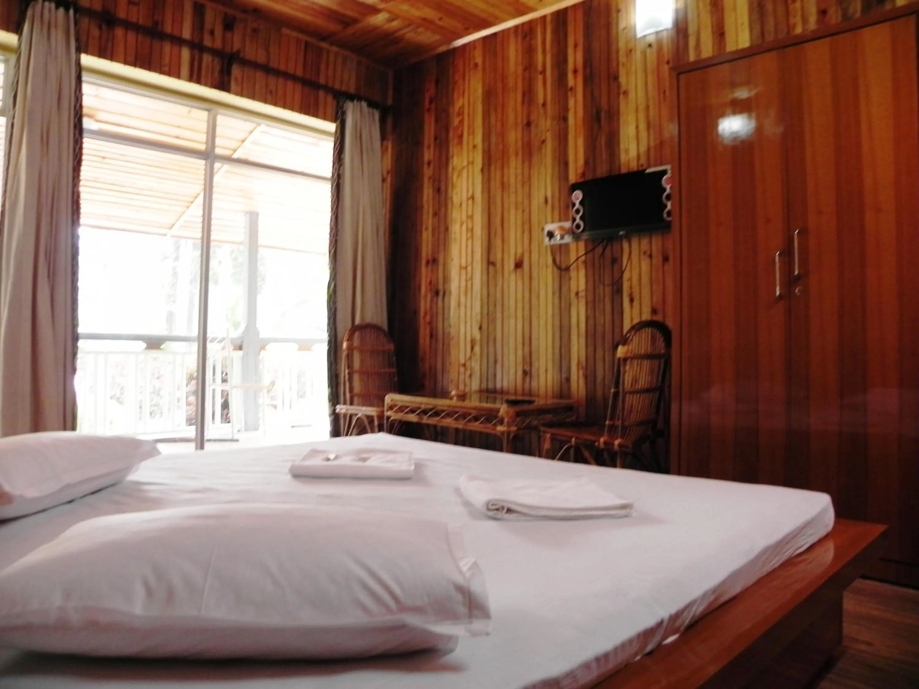 Bed in Aranya Jungle Resorts