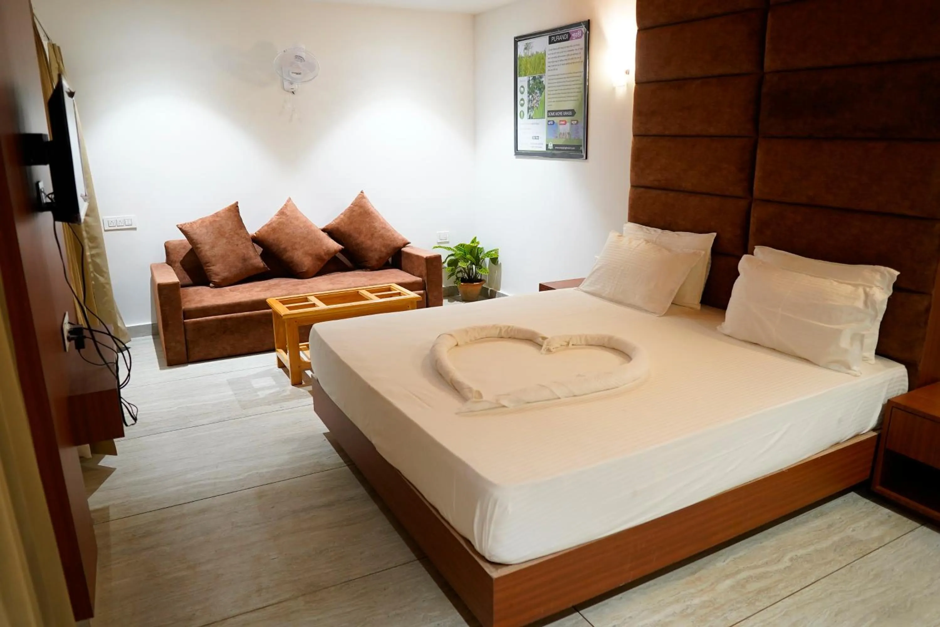 Bed in Aranya Jungle Resorts