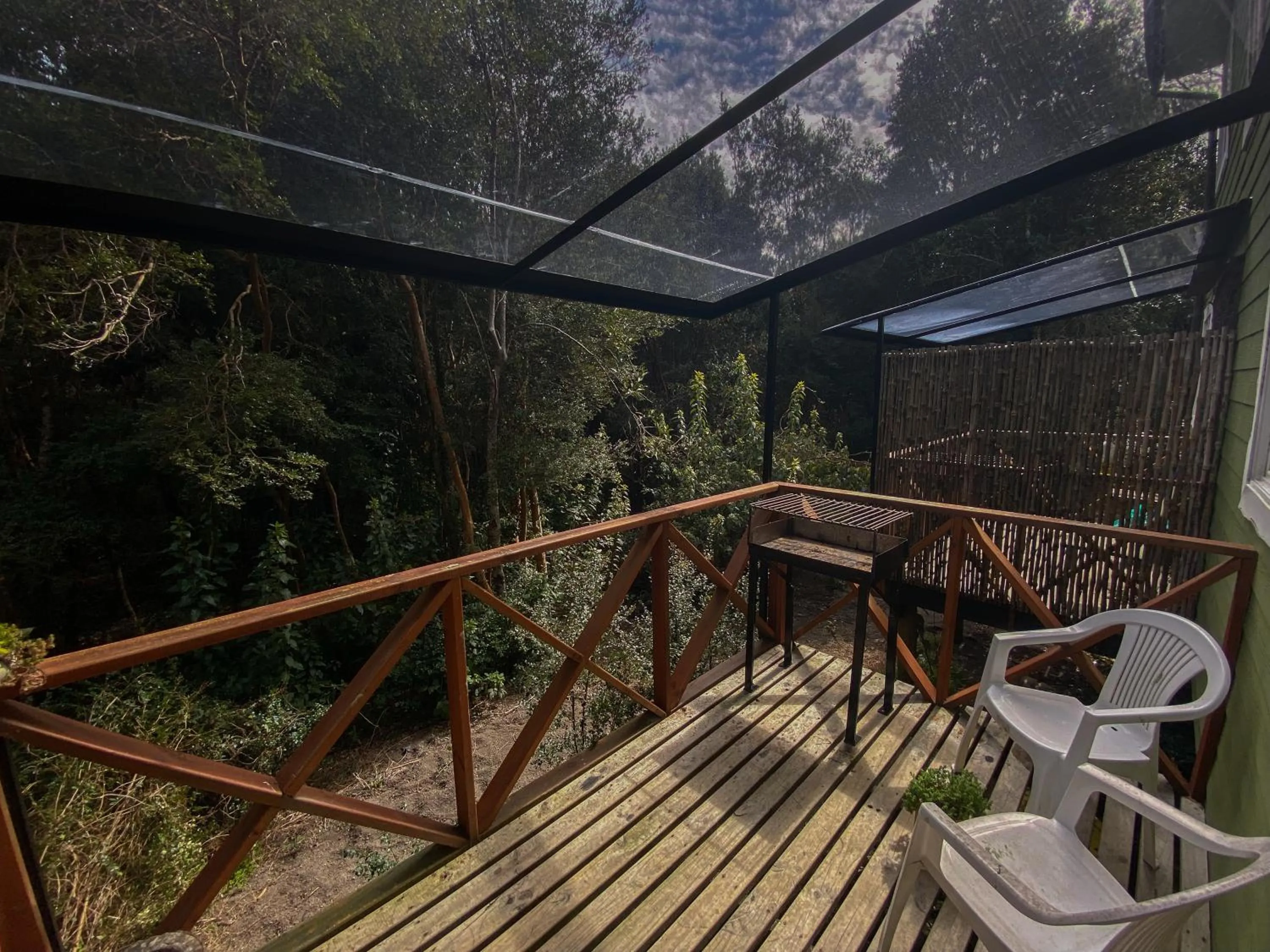 BBQ facilities in Cabañas Ensenada Bosque Nativo