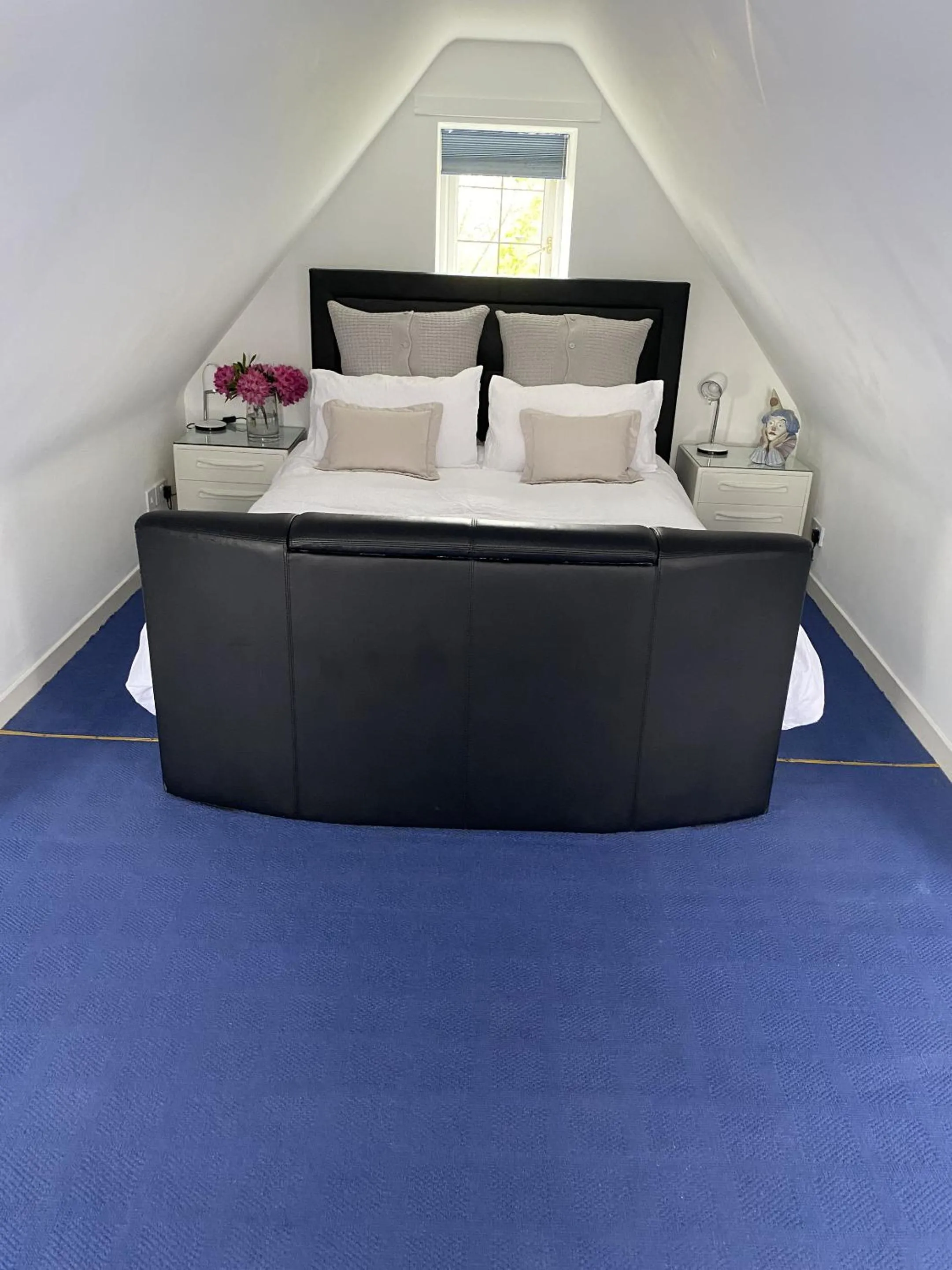 Bedroom, Bed in Carmichael