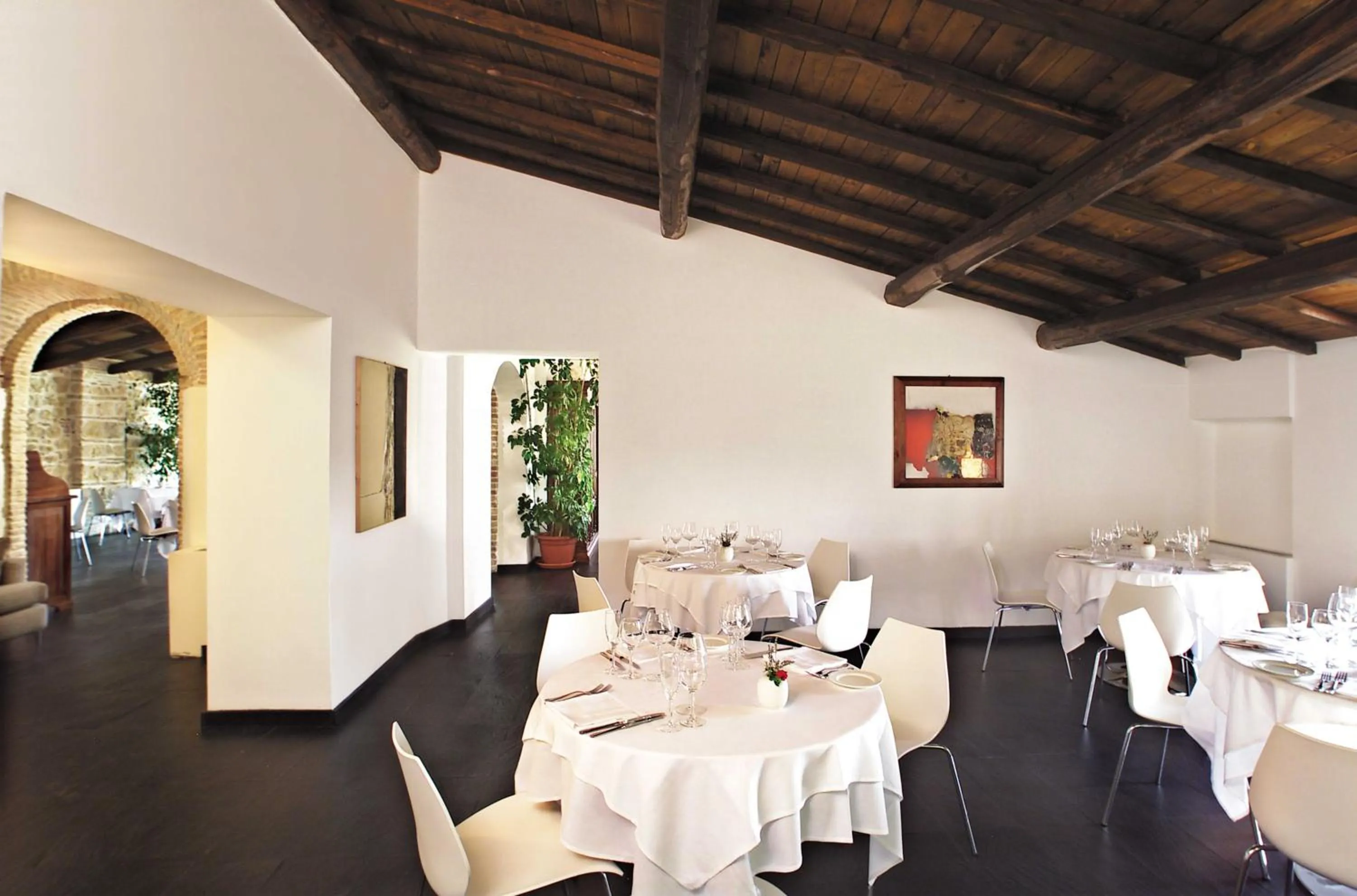 Restaurant/places to eat in Relais Villa D'Assio