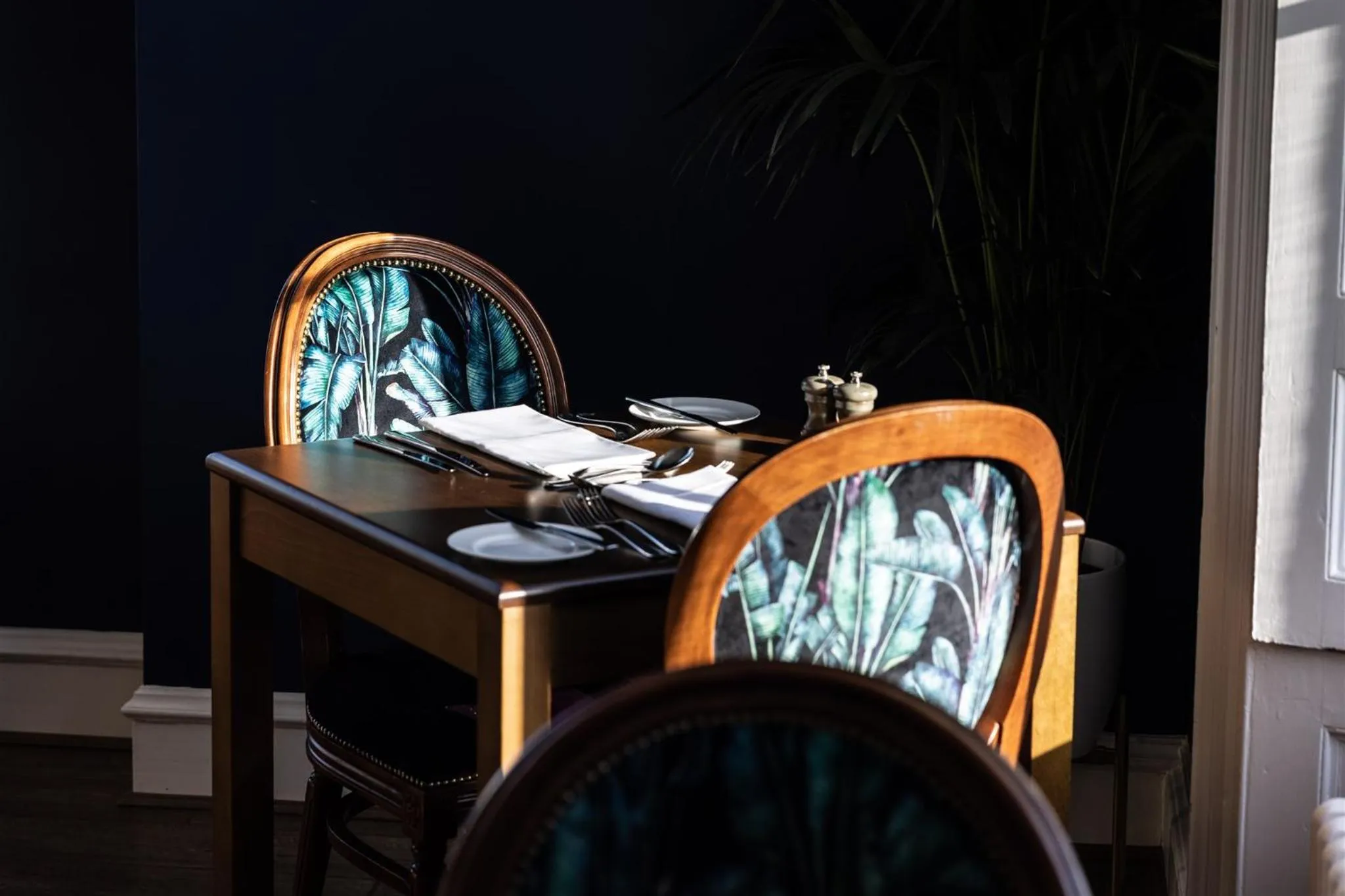 Restaurant/places to eat in Marshall Meadows Manor House